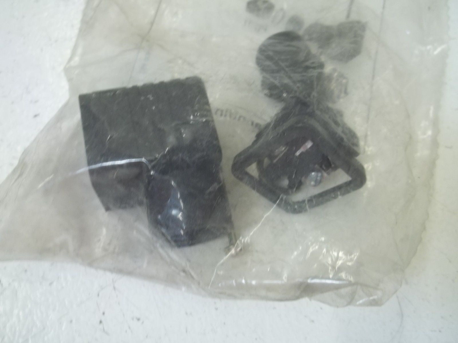 LEITUNGSDOSE 5001716 HYDRAULIC VALVE PLUG KIT *NEW IN A FACTORY BAG*