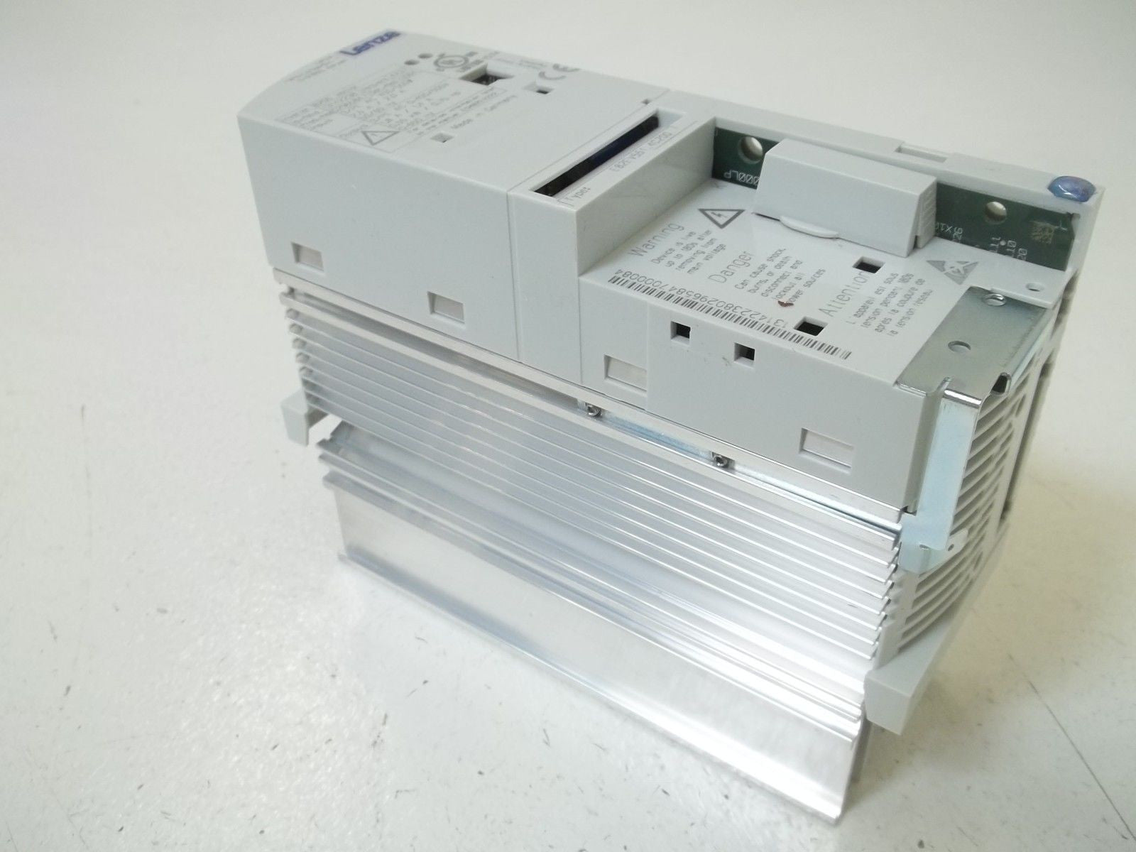 LENZE E82EV551K4C200 FREQUENCY INVERTER *NEW IN BOX*