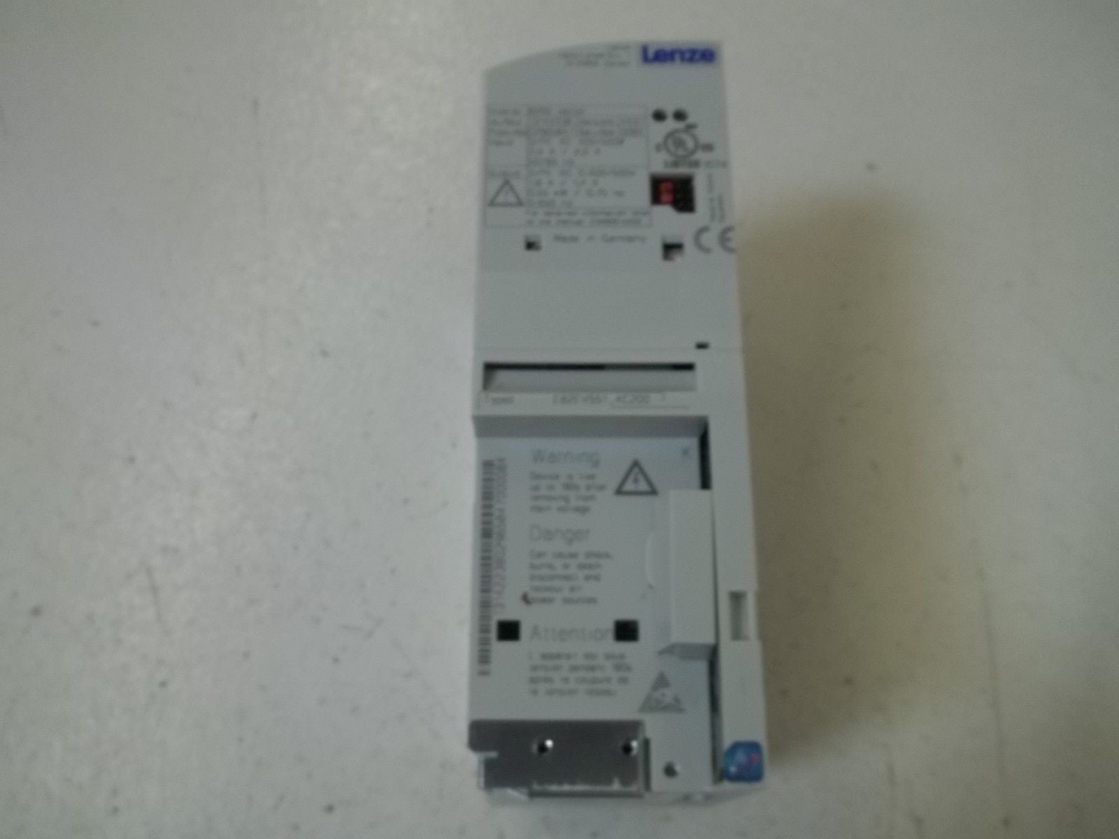 LENZE E82EV551K4C200 FREQUENCY INVERTER *NEW IN BOX*