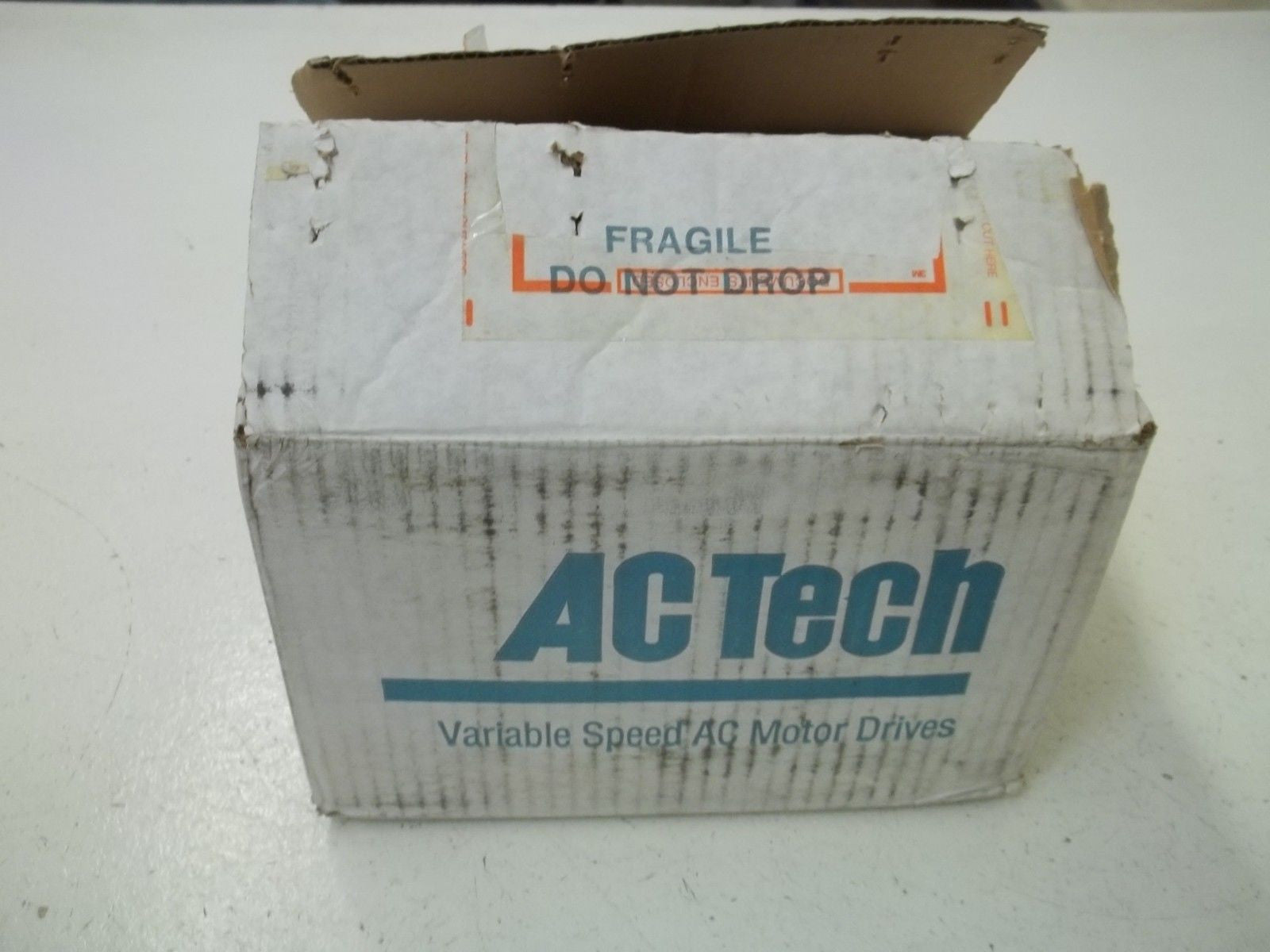 LENZE M1210SB AC TECH DRIVE *NEW IN BOX*