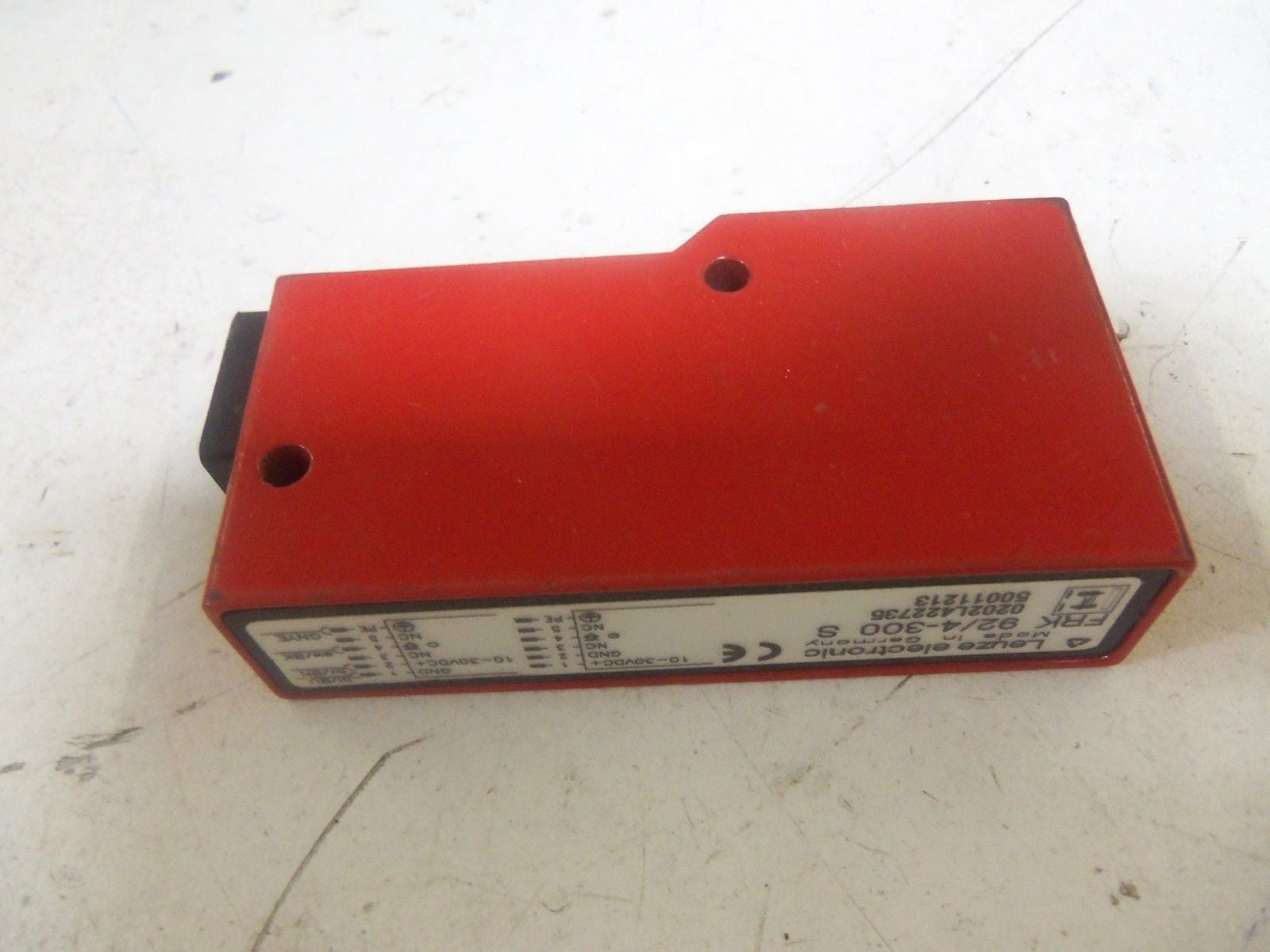 LEUZE ELECTRONIC FRK 92/4-300 S SCANNER BACKGROUND SUPPRESSION *NEW NO BOX*