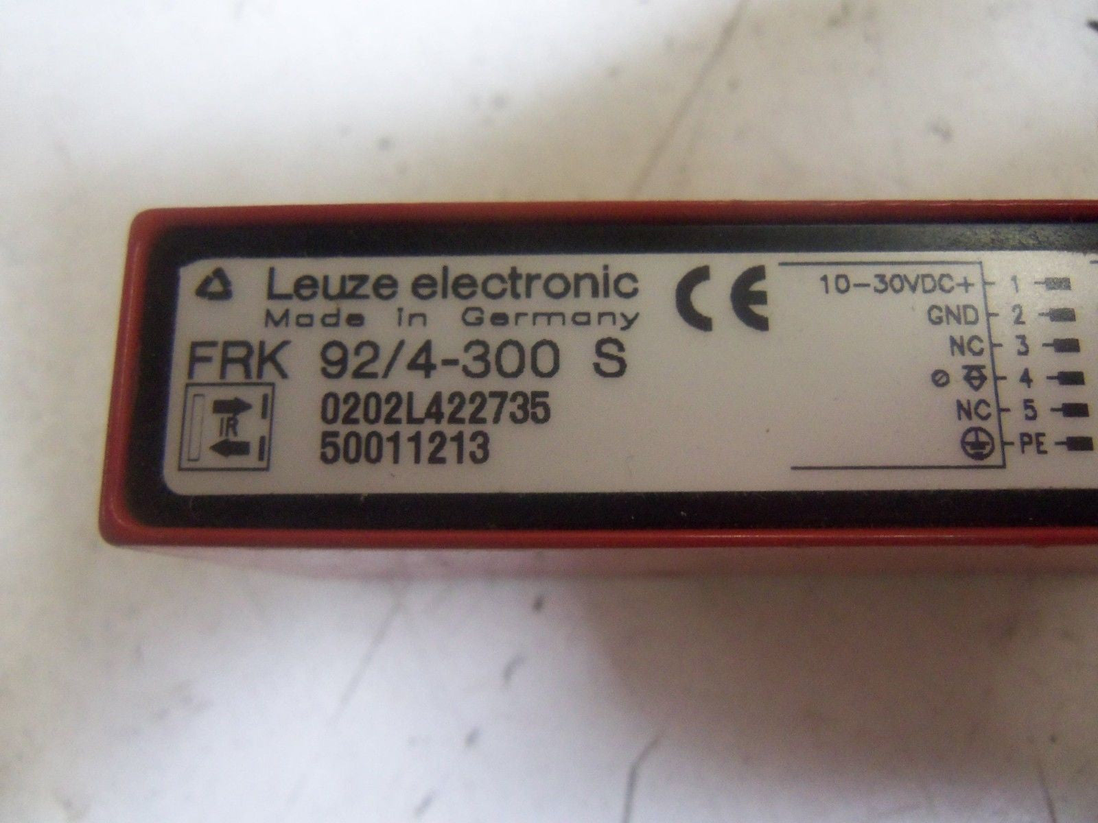 LEUZE ELECTRONIC FRK 92/4-300 S SCANNER BACKGROUND SUPPRESSION *NEW NO BOX*