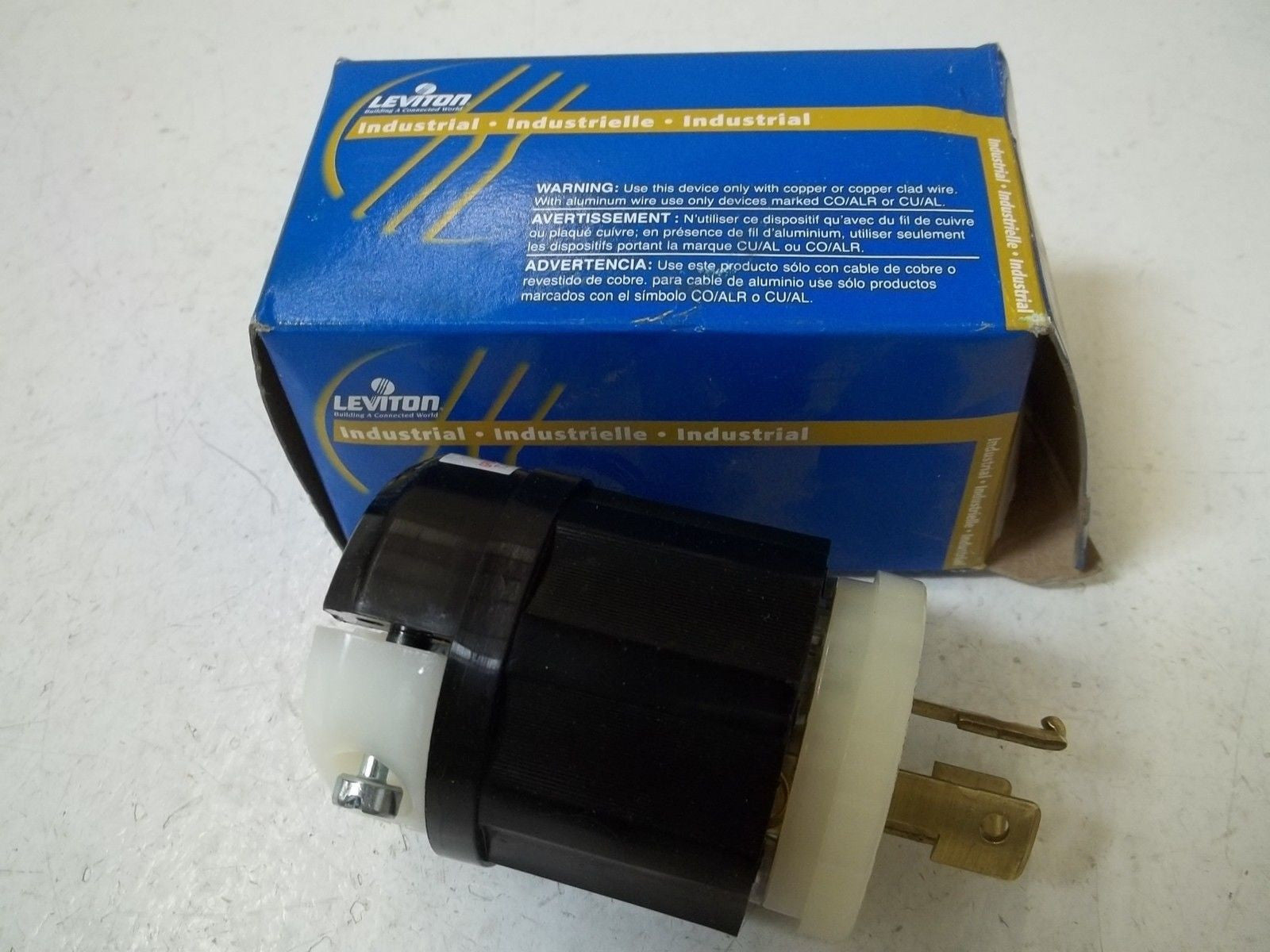 LEVITION 9965 3-POLE, 3-WIRE LOCKING PLUG *NEW IN BOX*