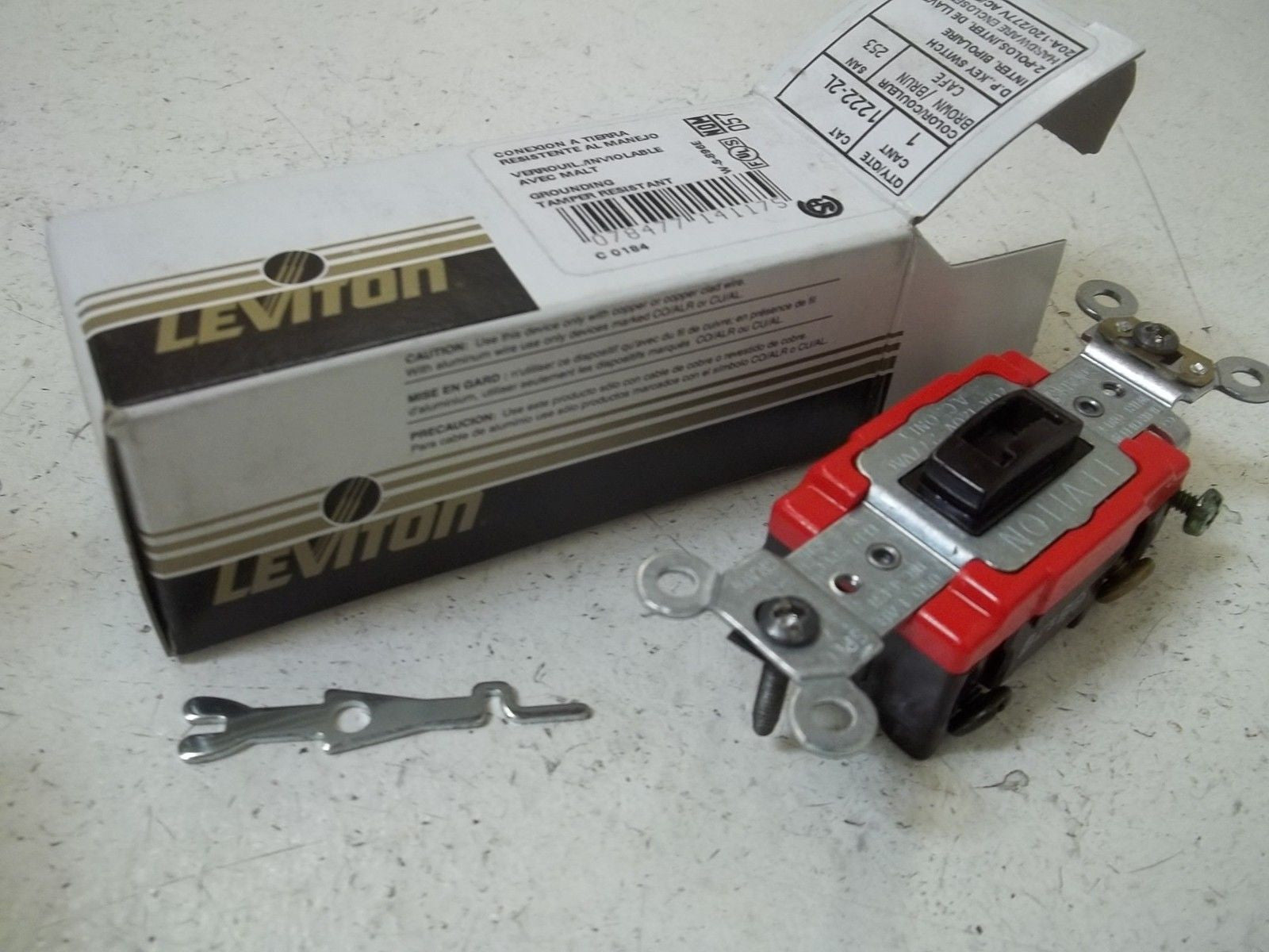 LEVITON 1222-2L ISOLATED GROUND DUPLEX RECEPTACLE *NEW IN BOX*