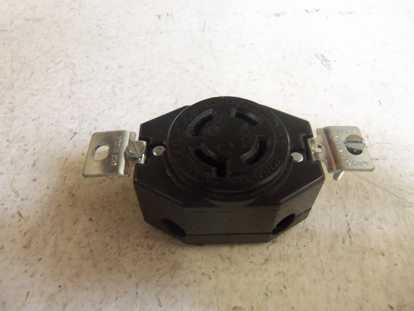 LEVITON 2440 RECEPTACLE *NEW IN BOX*