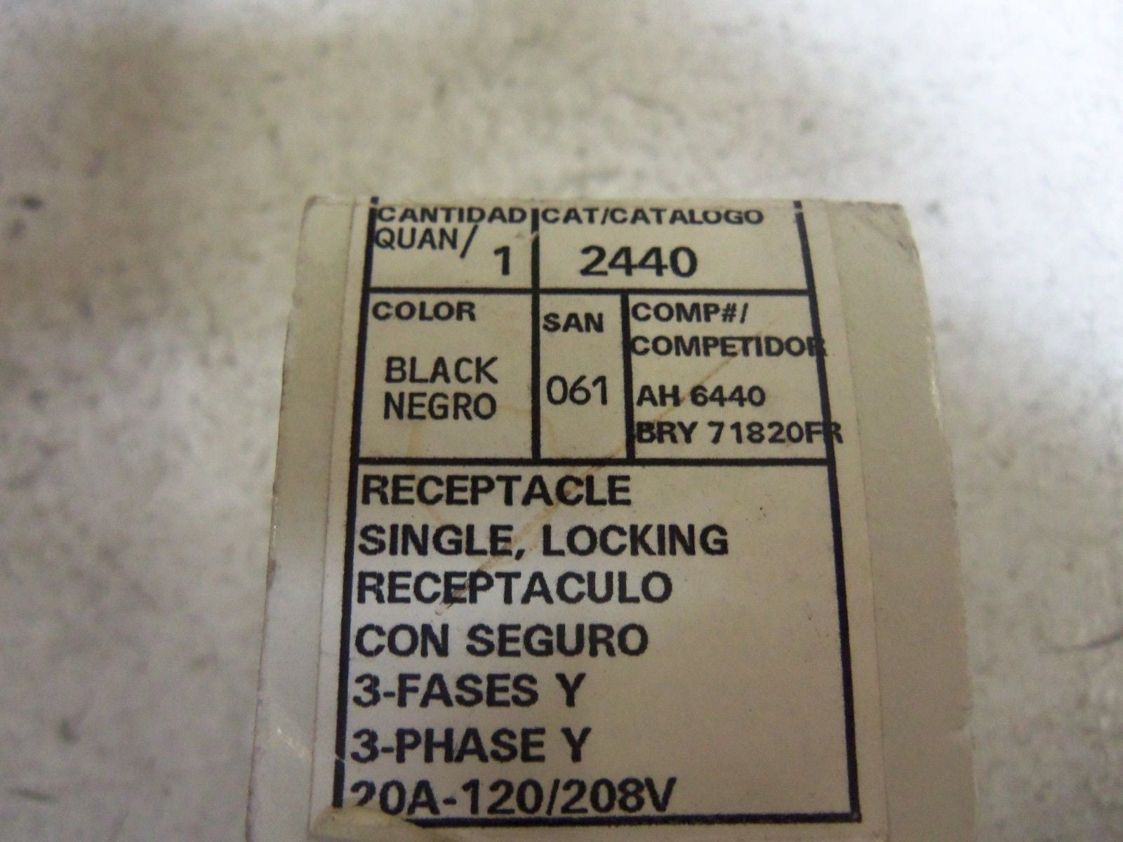 LEVITON 2440 RECEPTACLE *NEW IN BOX*