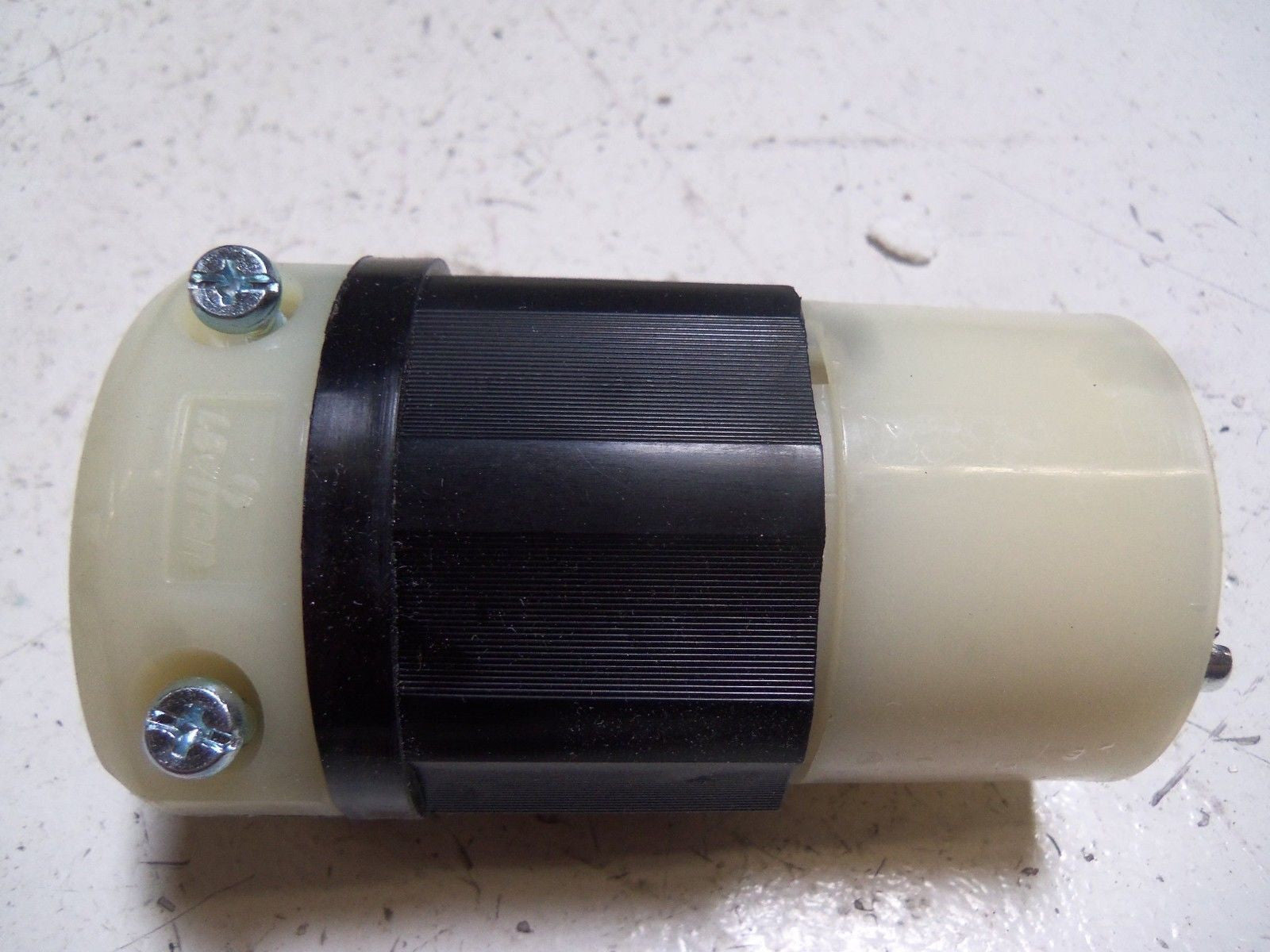 LEVITON 2523 CONNECTOR BODY *NEW IN BOX*