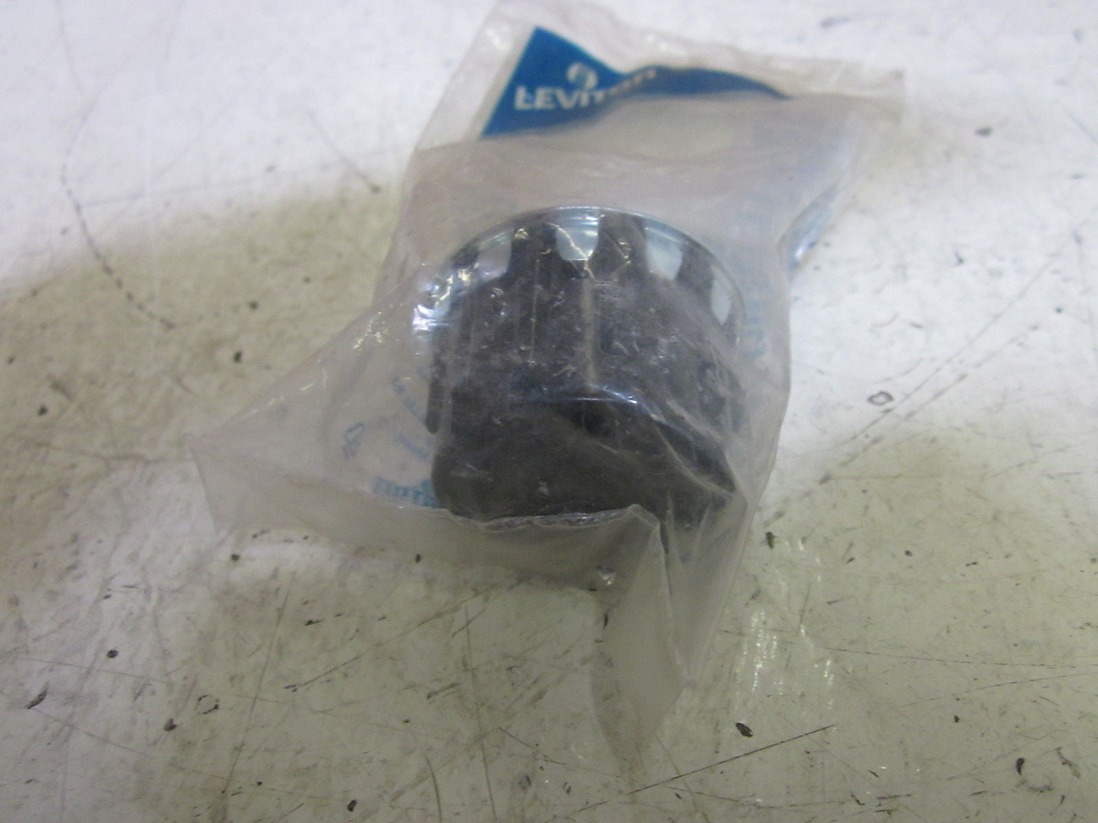 LEVITON 3ZL08 LAMP HOLDER *NEW IN FACTORY BAG*