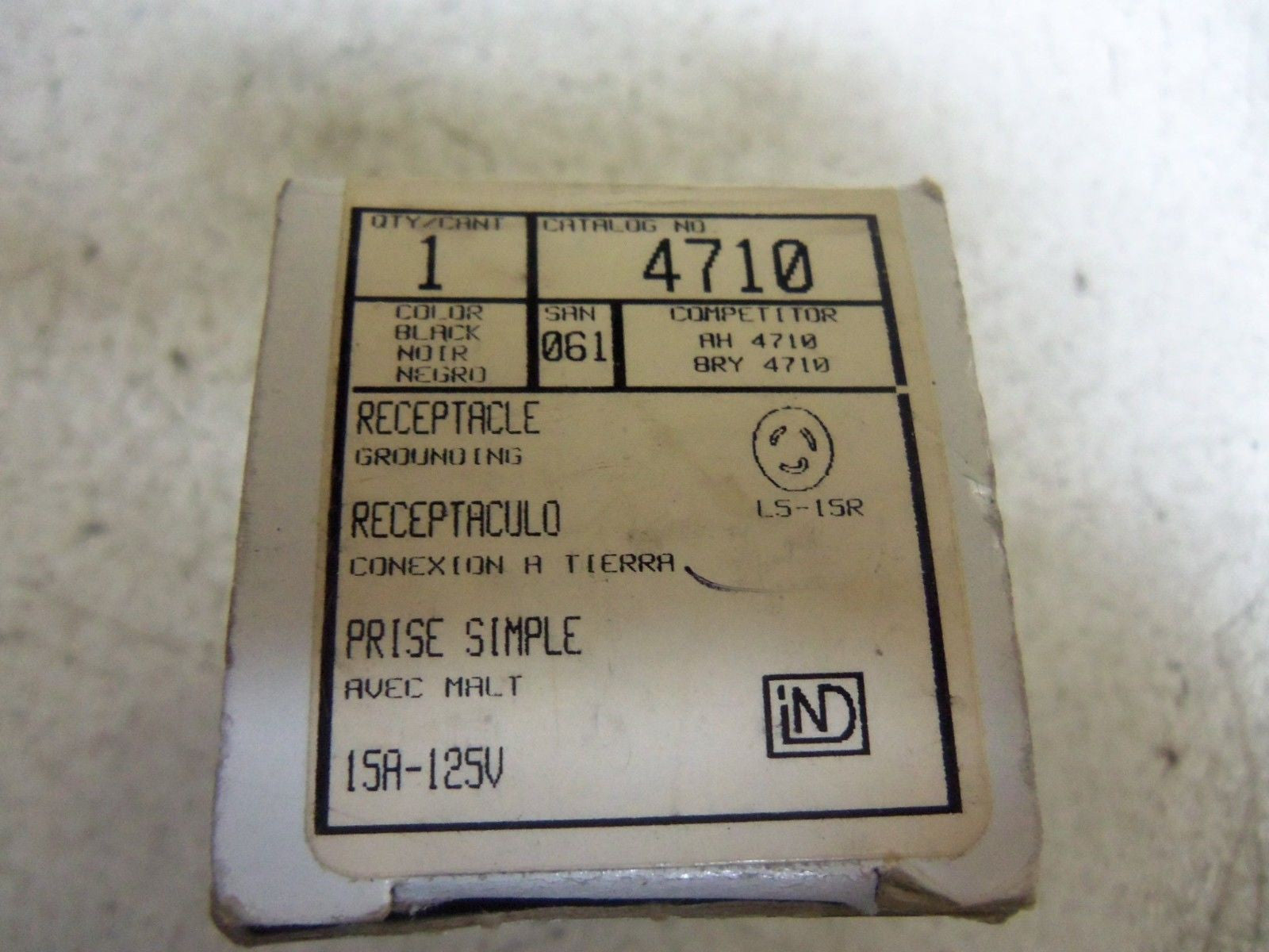 LEVITON 4710 RECEPTACLE *NEW IN BOX*