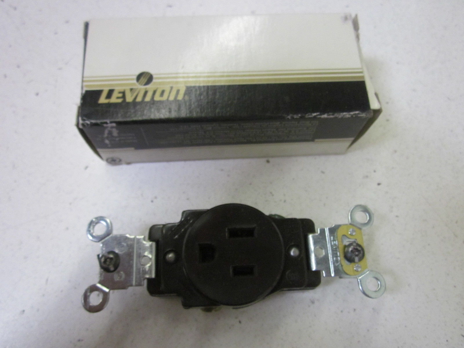 LEVITON 5261 *NEW IN BOX*