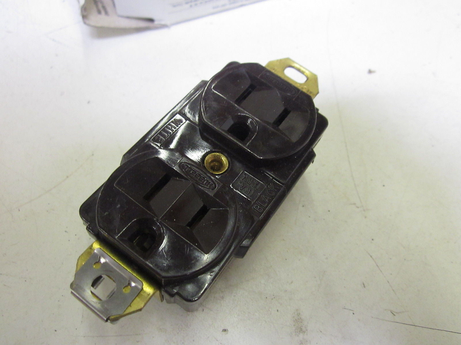 LEVITON 5362 RECEPTACLE *NEW IN BOX*