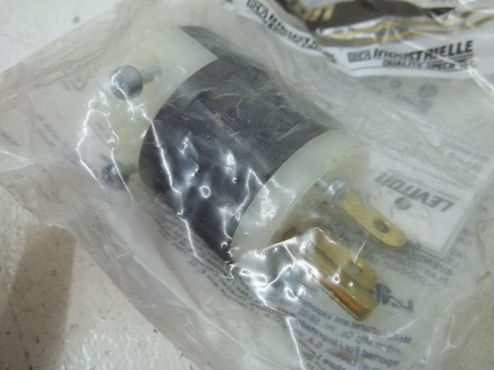 LEVITON 5C369 PLUG *NEW IN A FACTORY BAG*