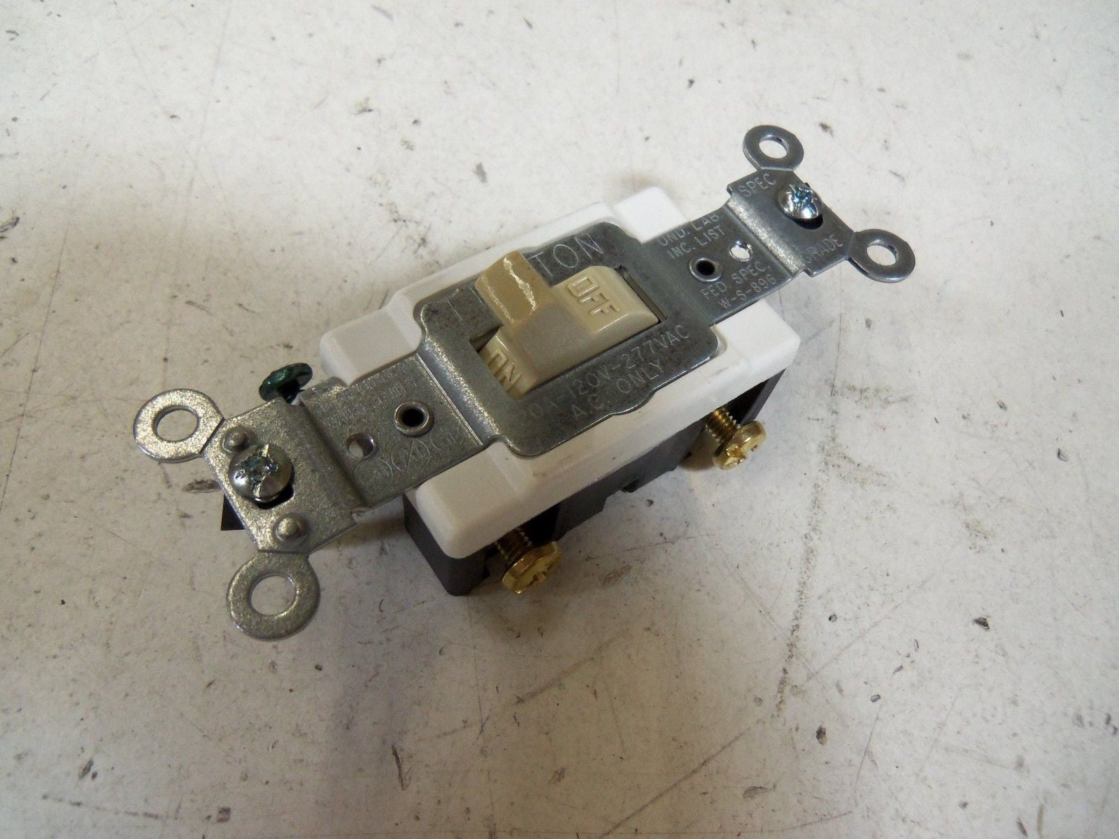 LEVITON CS120-2I *NEW IN BOX*