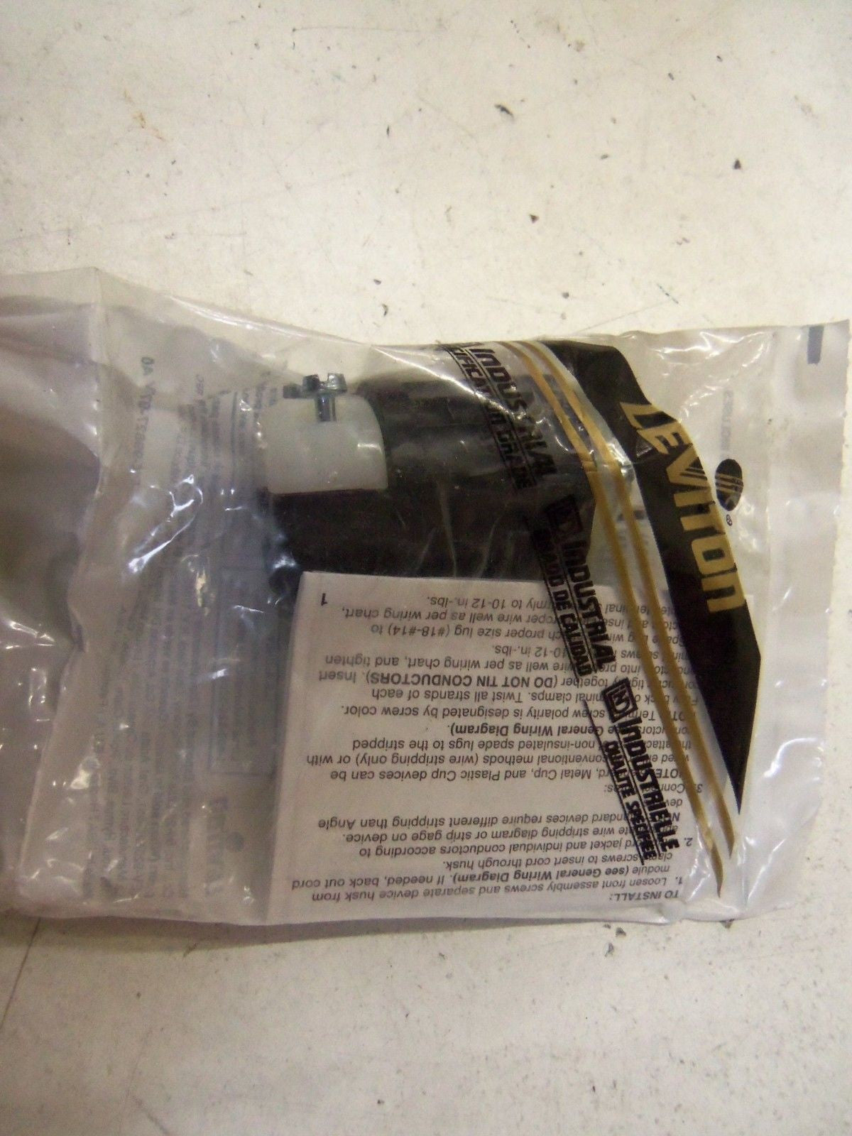 LEVITON MS2-00P MIDGET LINE LOCKING PLUG *NEW IN FACTORY BAG*