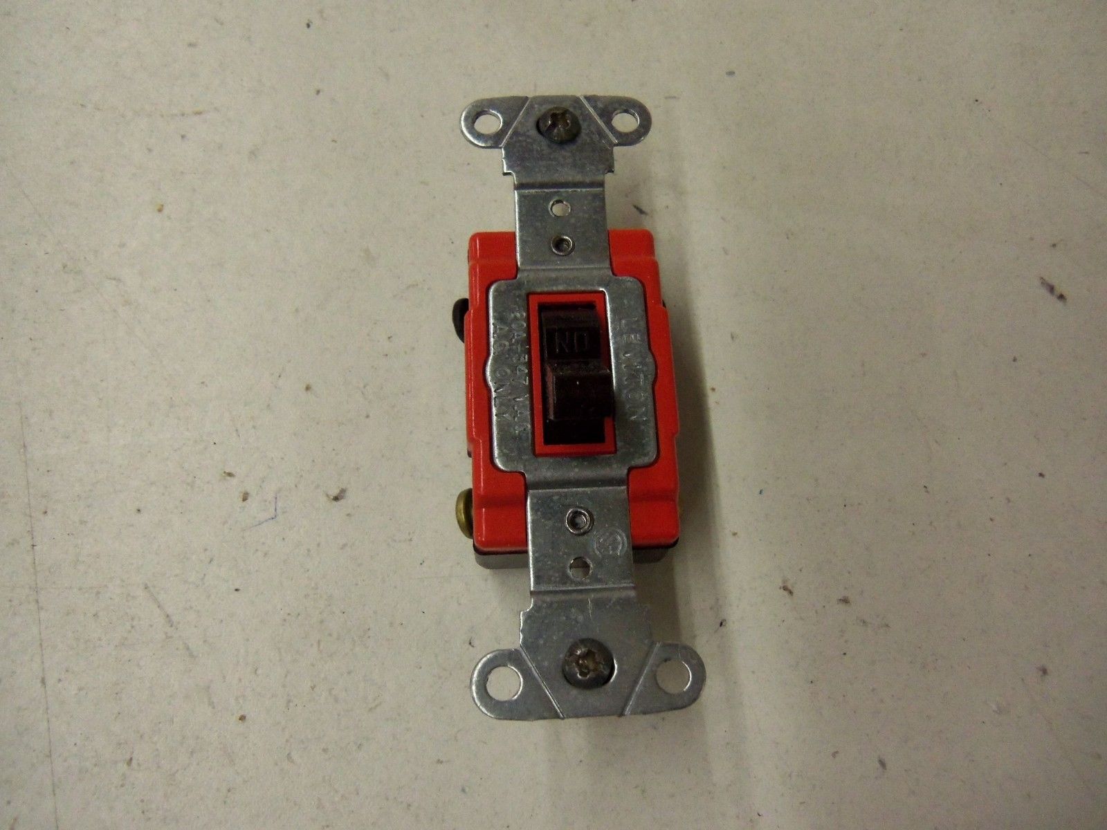 LEVITON SWITCH DOUBLE POLE 18222-B *NEW IN BOX*