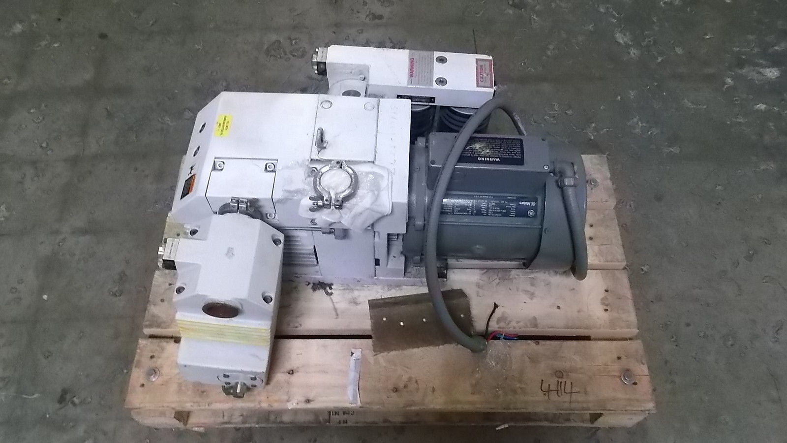 LEYBOLD D40BCS PUMP *USED*