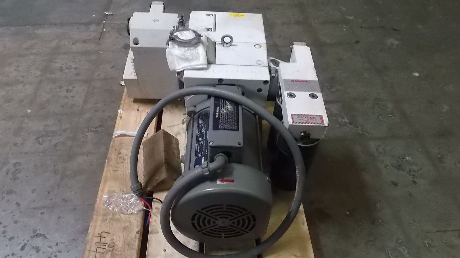 LEYBOLD D40BCS PUMP *USED*