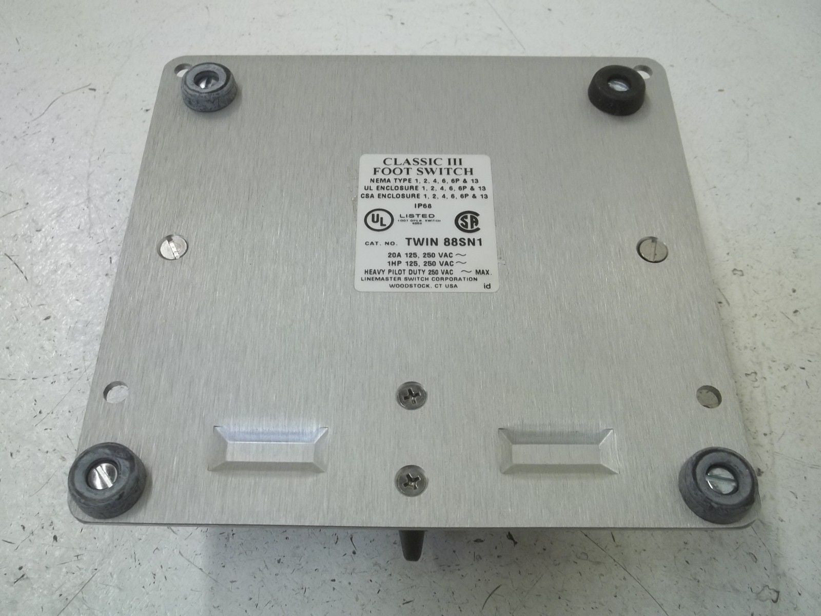 LINEMASTER CLASSIC III TWIN88SN1 FOOT SWITCH *NEW IN BOX*