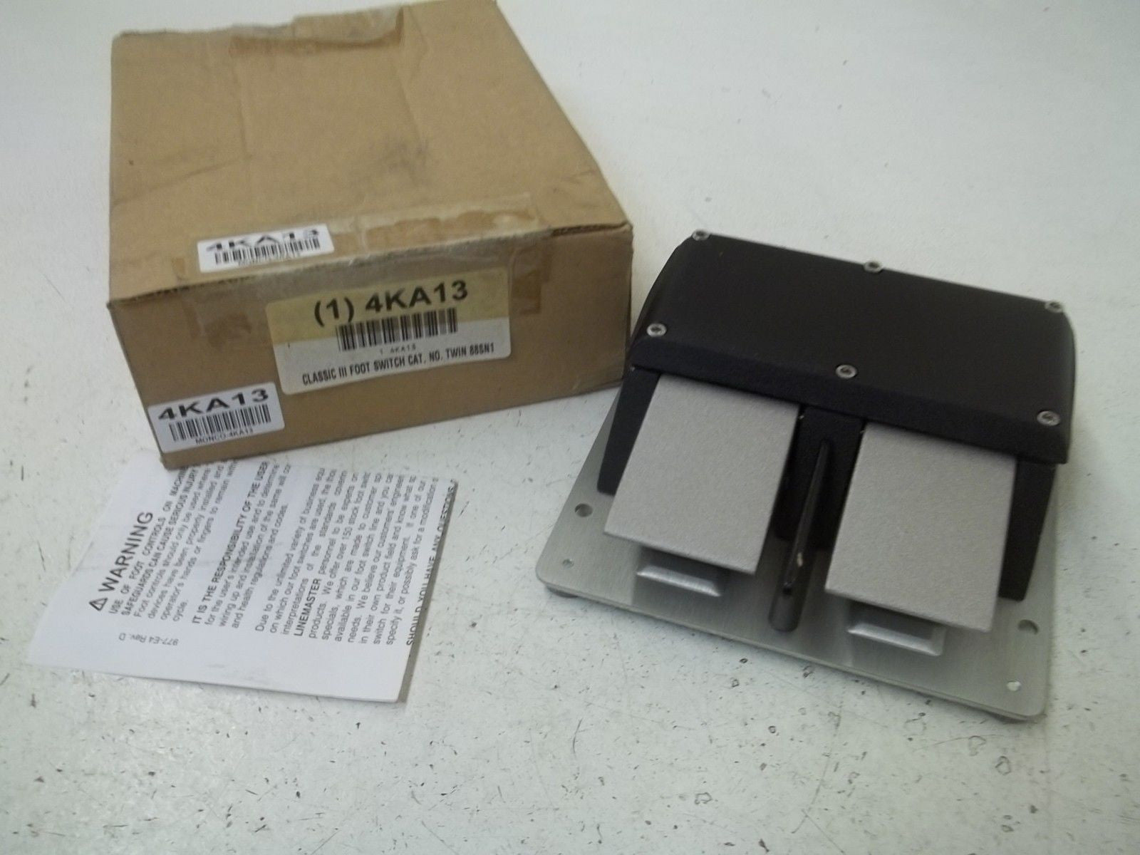 LINEMASTER CLASSIC III TWIN88SN1 FOOT SWITCH *NEW IN BOX*