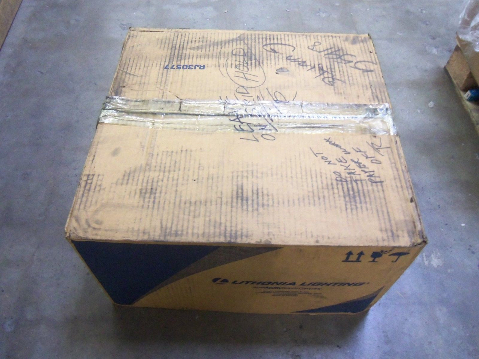 LITHONIA TWH 400M TB LPI *NEW IN BOX*