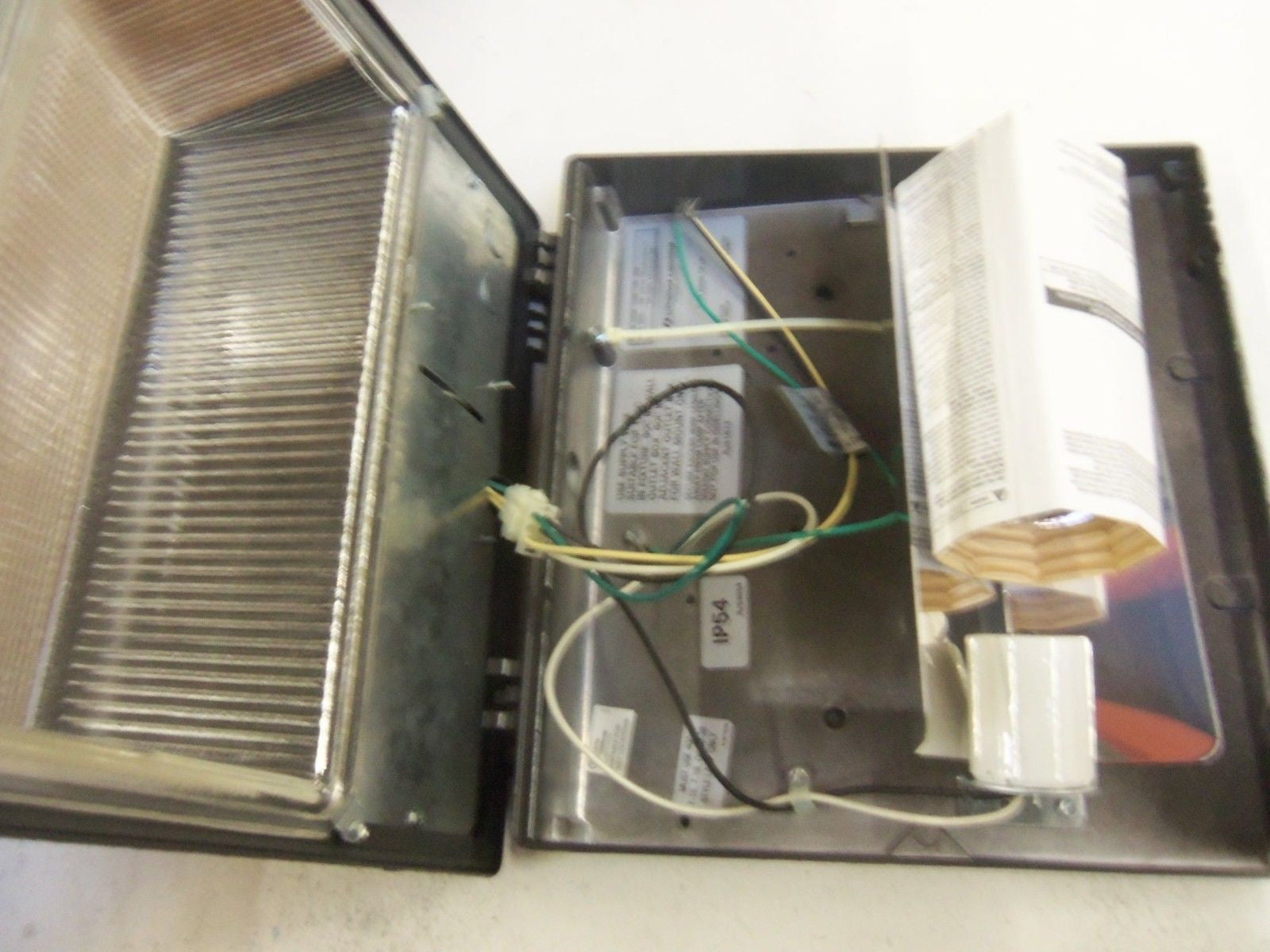 LITHONIA TWH 400M TB LPI *NEW IN BOX*