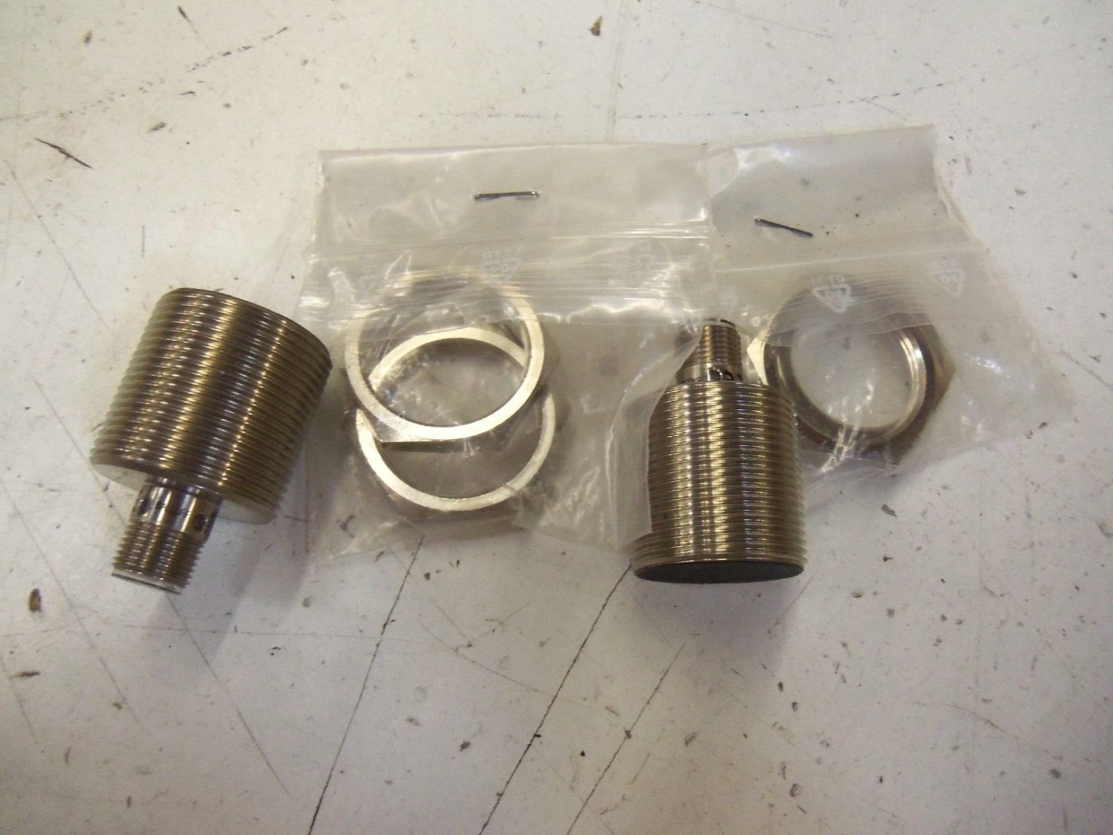LOT 2 BALLUFF BES 516-327-G-E5-Y-S4 *NEW IN BOX*