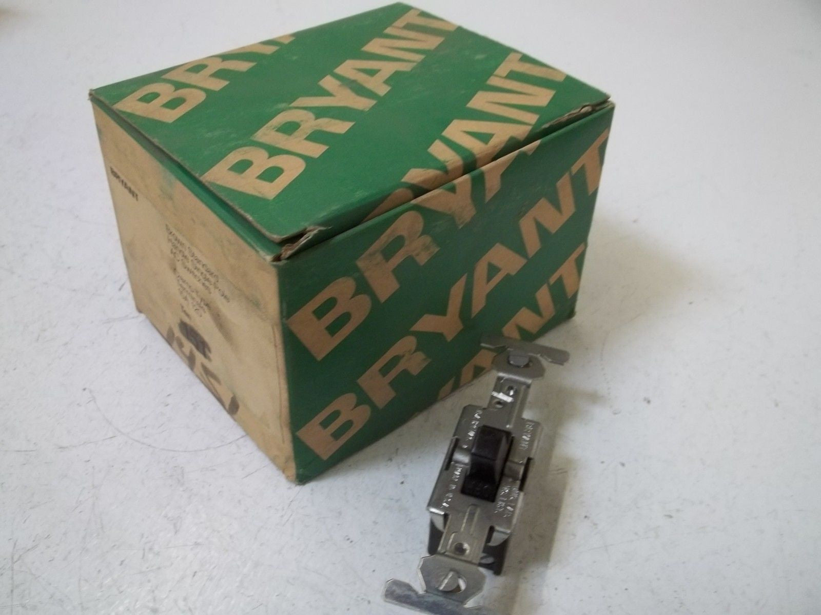 LOT OF 10 BRYANT 151 BROWN STANDARD HANDLE SINGLE-POLE *NEW IN BOX*