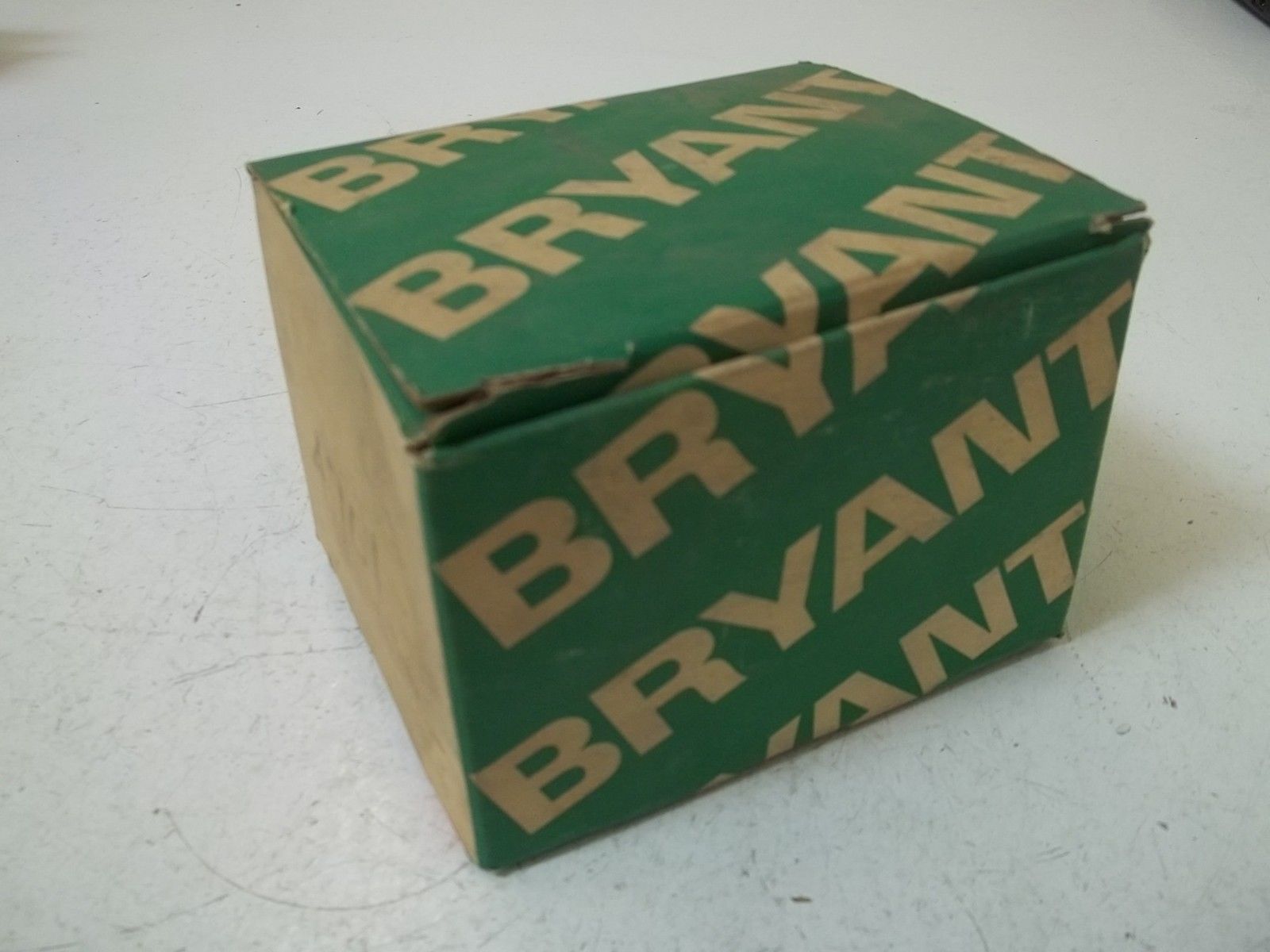 LOT OF 10 BRYANT 4701 *NEW IN BOX*