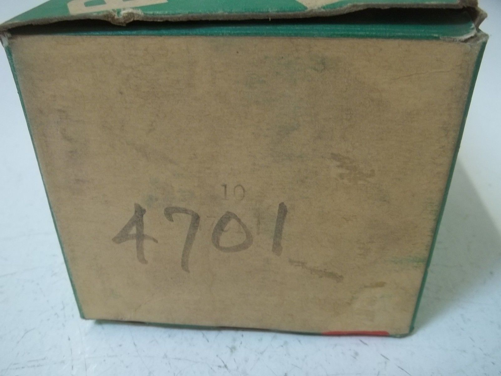 LOT OF 10 BRYANT 4701 *NEW IN BOX*