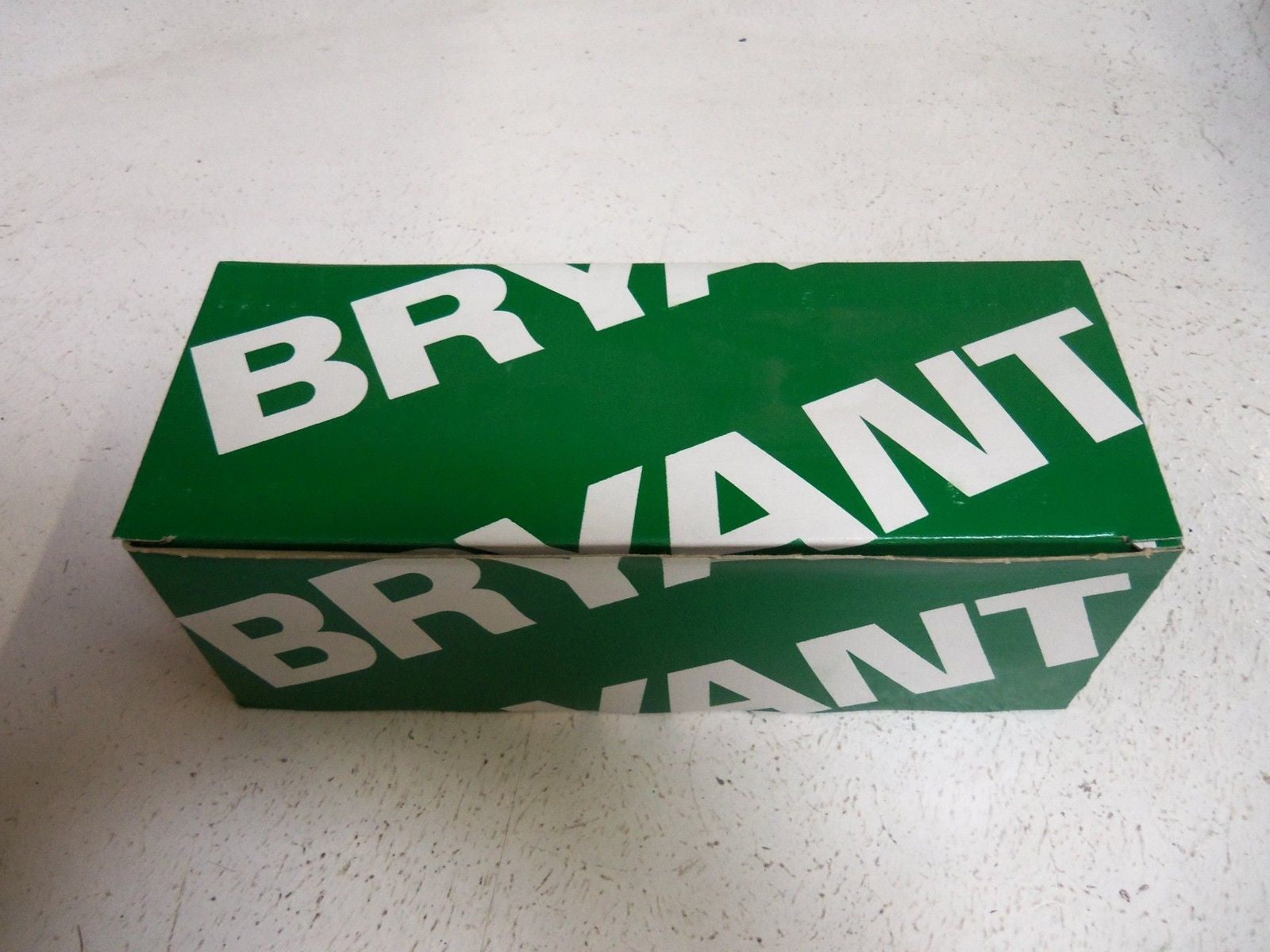 LOT OF 10 BRYANT 70520-NP PLUG *NEW IN BOX*