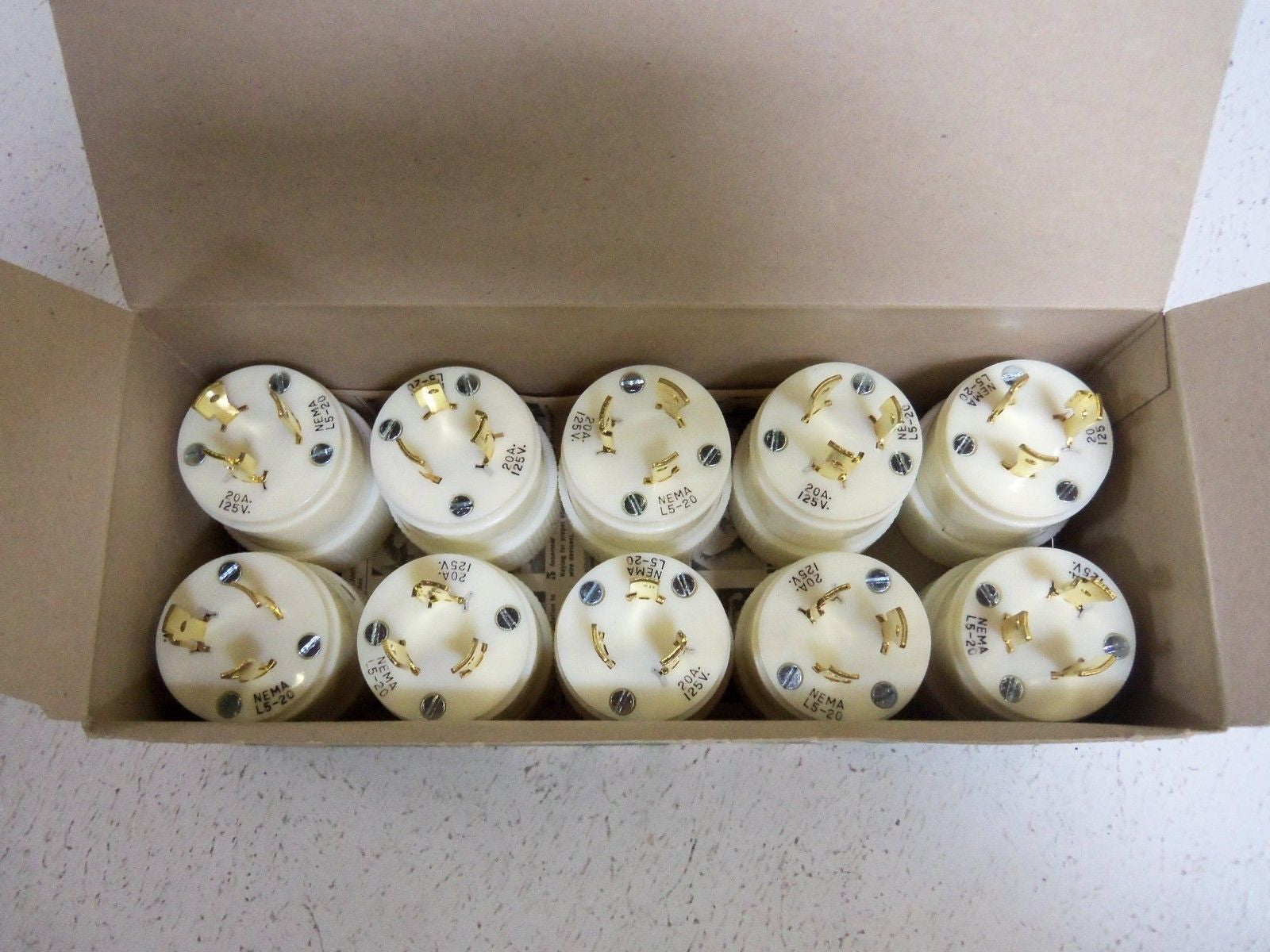 LOT OF 10 BRYANT 70520-NP PLUG *NEW IN BOX*