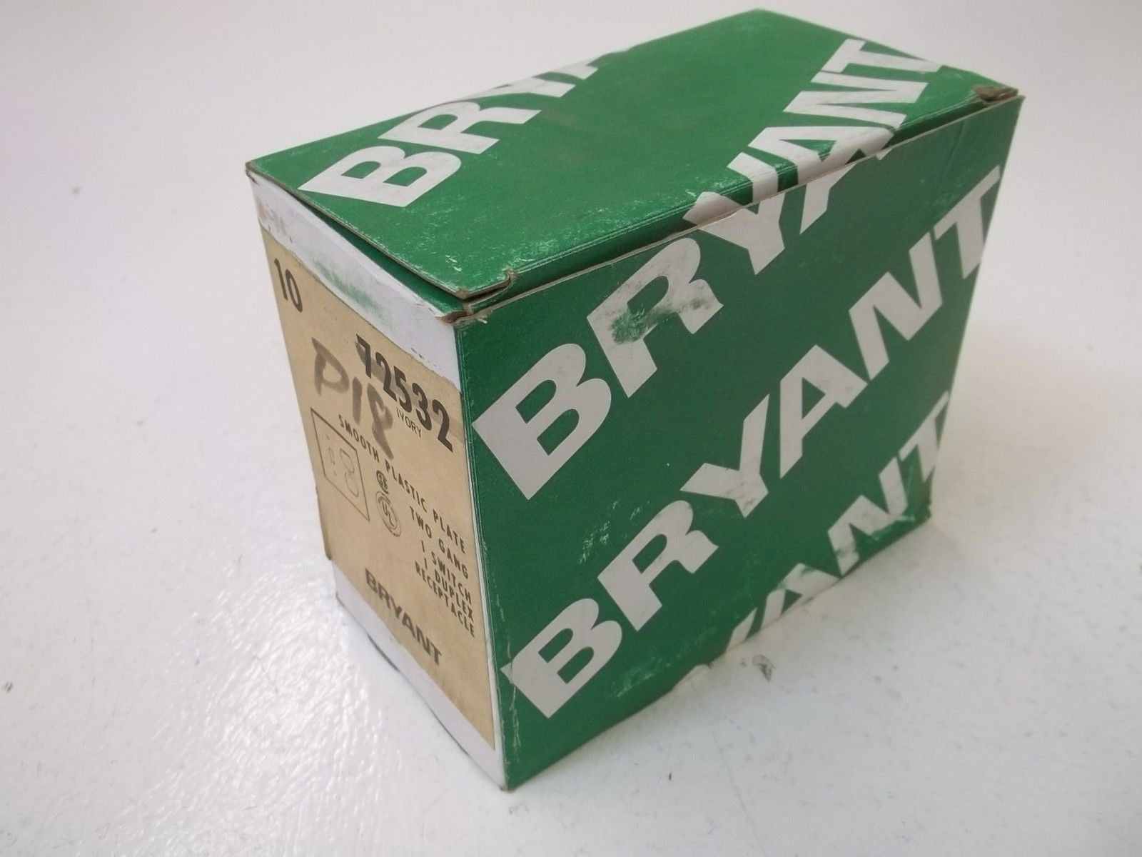 LOT OF 10 BRYANT 72532 TWO GANG 1 SWITCH,1 DUPLEX RECEPTACLE *NEW IN BOX*
