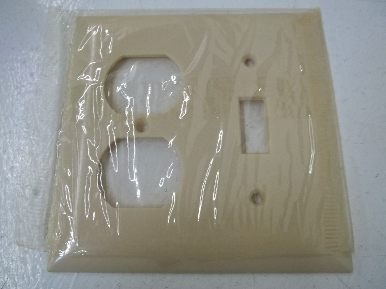 LOT OF 10 BRYANT 72532 TWO GANG 1 SWITCH,1 DUPLEX RECEPTACLE *NEW IN BOX*