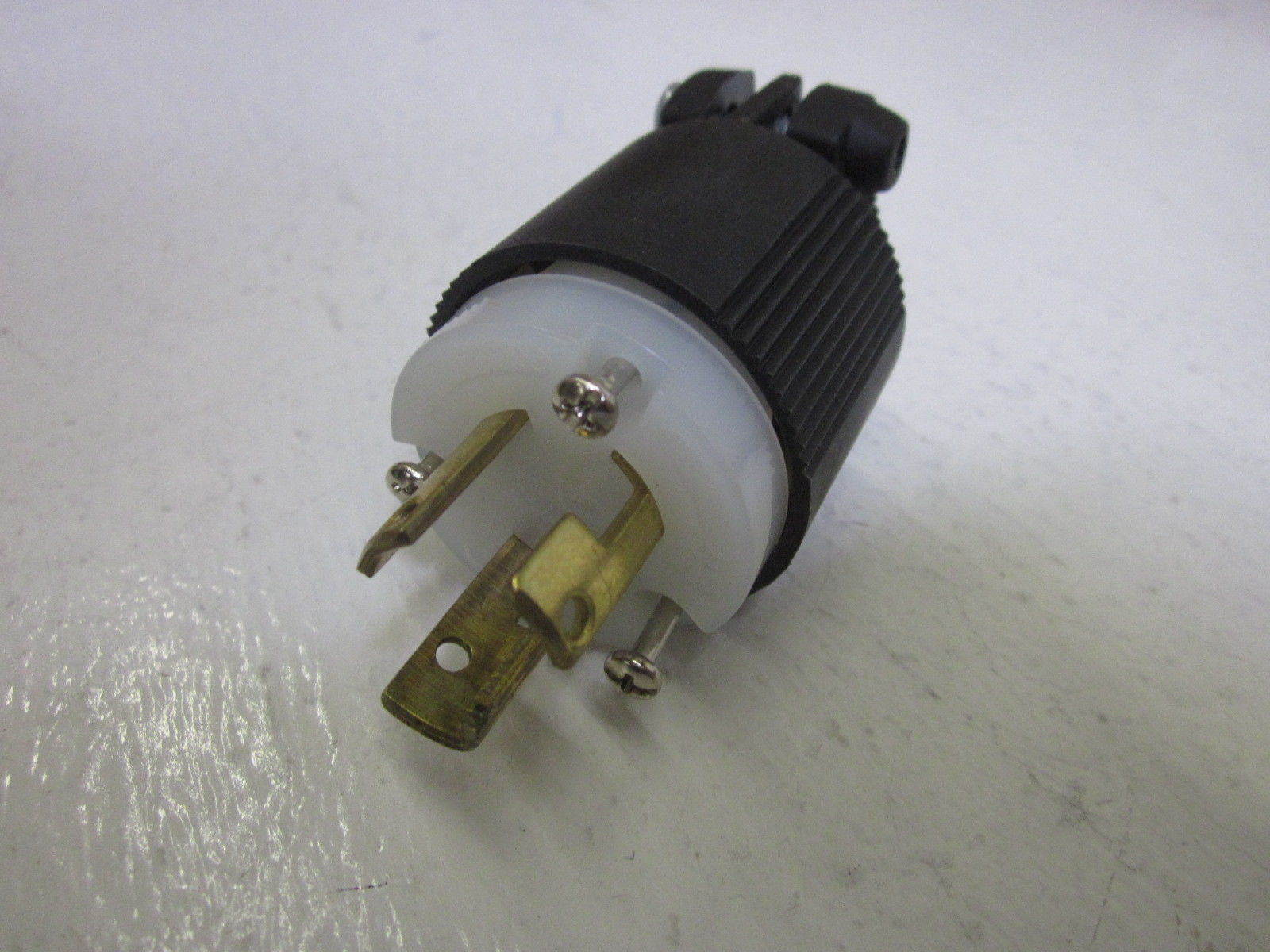 LOT OF 10 COOPER CWL715P HART-LOCK PLUG *NEW IN BOX*