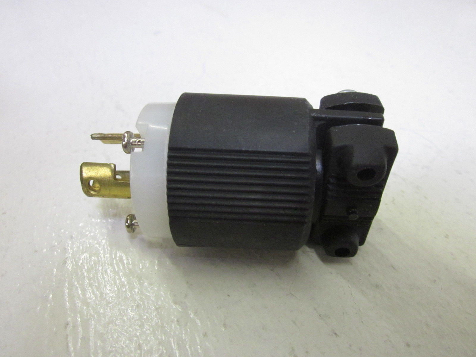 LOT OF 10 COOPER CWL715P HART-LOCK PLUG *NEW IN BOX*