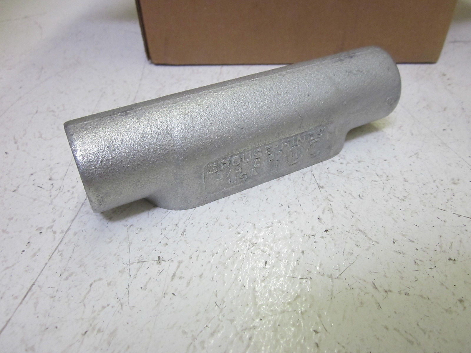 LOT OF 10 CROUSE-HINDS C27 CONDUIT FITTINGS 3/4"  *NEW IN BOX*
