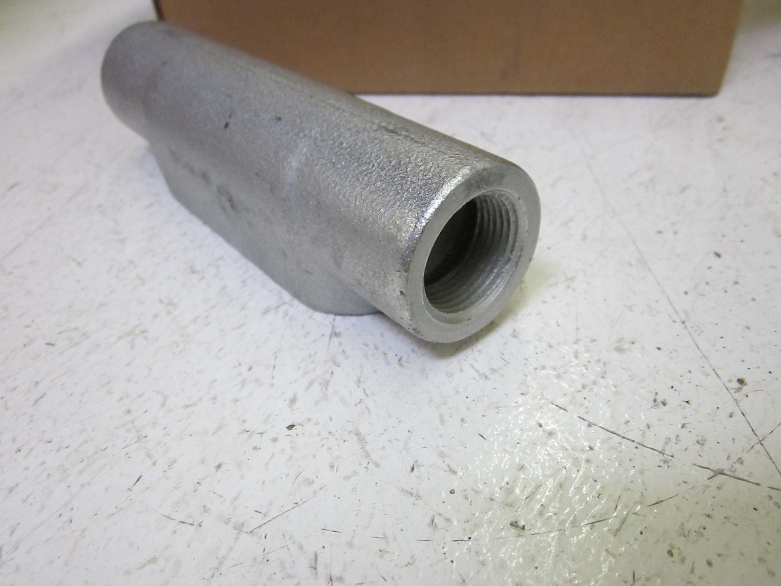 LOT OF 10 CROUSE-HINDS C27 CONDUIT FITTINGS 3/4"  *NEW IN BOX*