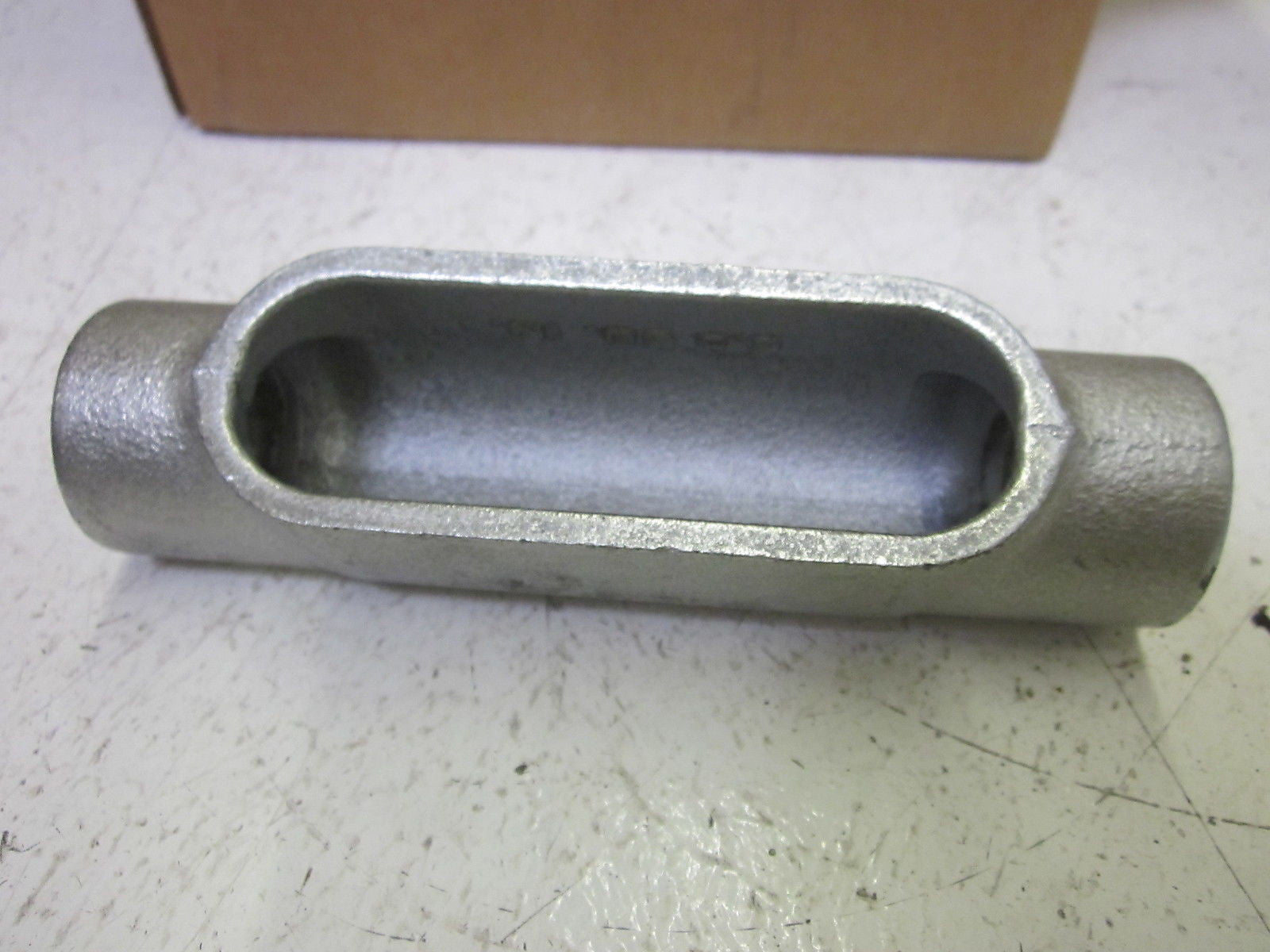 LOT OF 10 CROUSE-HINDS C27 CONDUIT FITTINGS 3/4"  *NEW IN BOX*