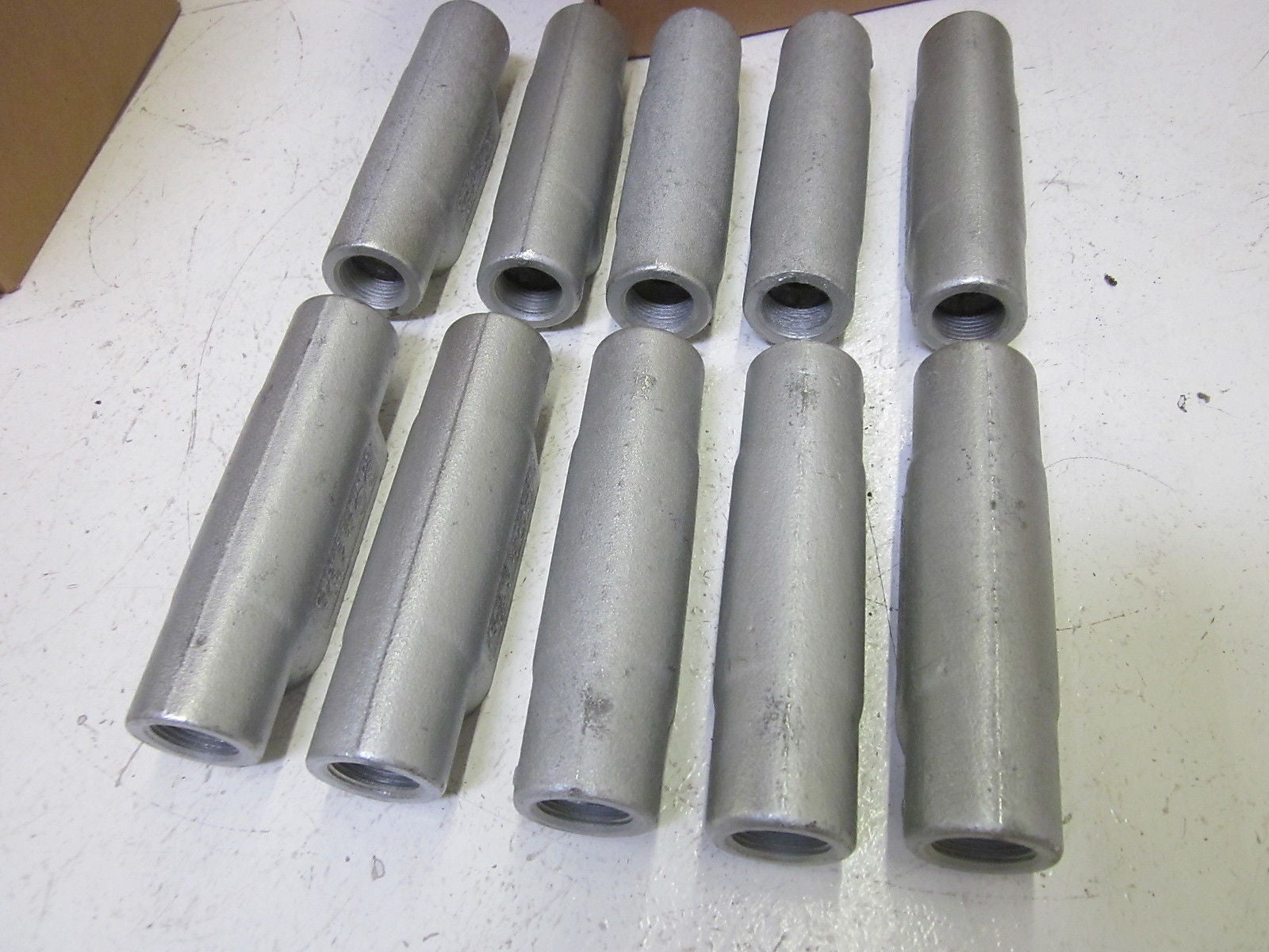 LOT OF 10 CROUSE-HINDS C27 CONDUIT FITTINGS 3/4"  *NEW IN BOX*