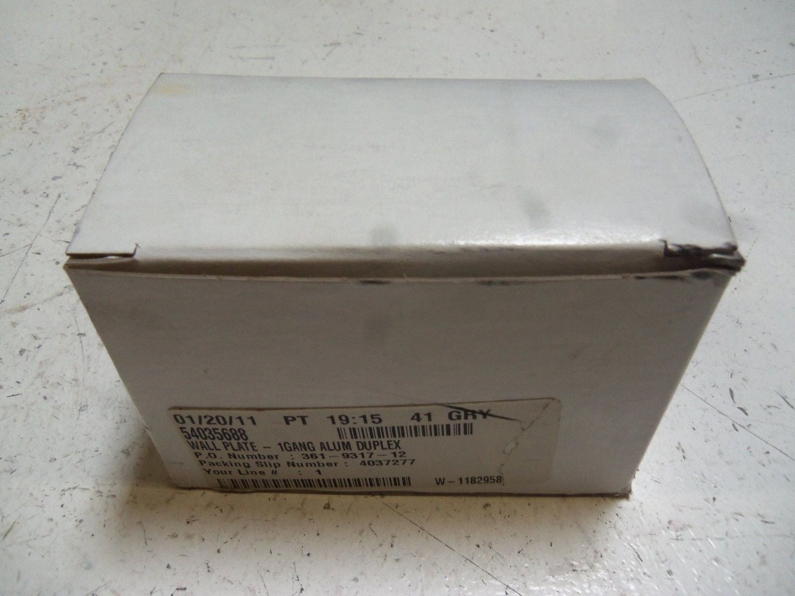 LOT OF 10 HUBBELL SA8 WALLPLATE *NEW IN BOX*