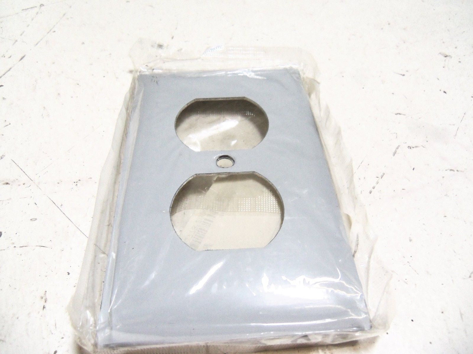 LOT OF 10 HUBBELL SA8 WALLPLATE *NEW IN BOX*