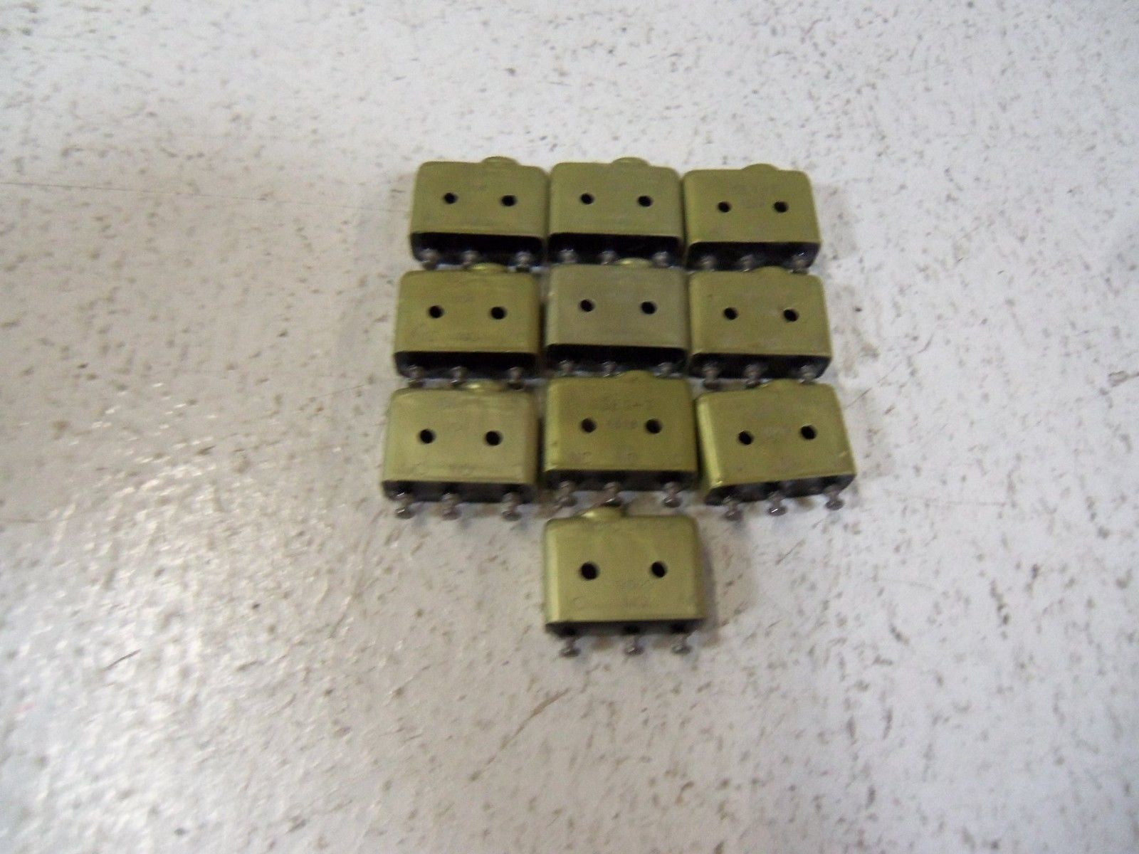 LOT OF 10 MICROSWITCH BASIC SWITCH 1SE1-T *USED*