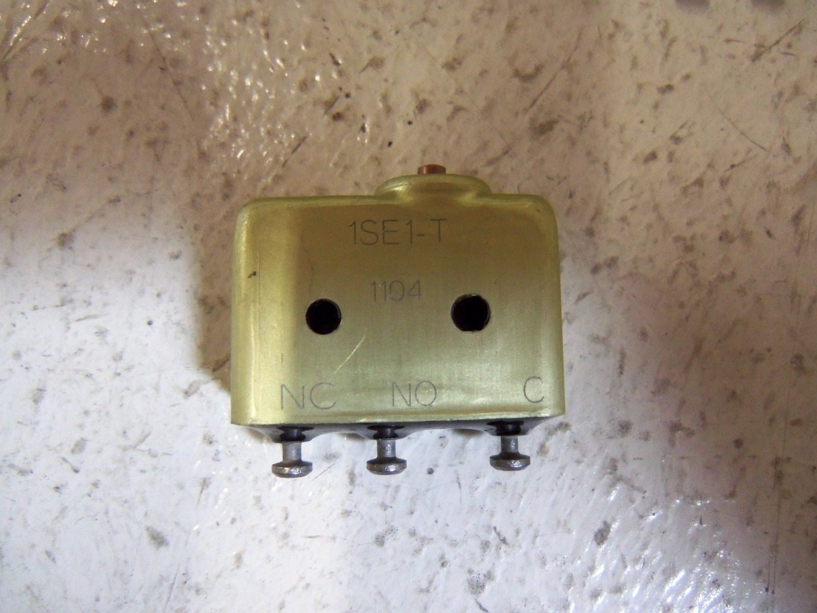 LOT OF 10 MICROSWITCH BASIC SWITCH 1SE1-T *USED*