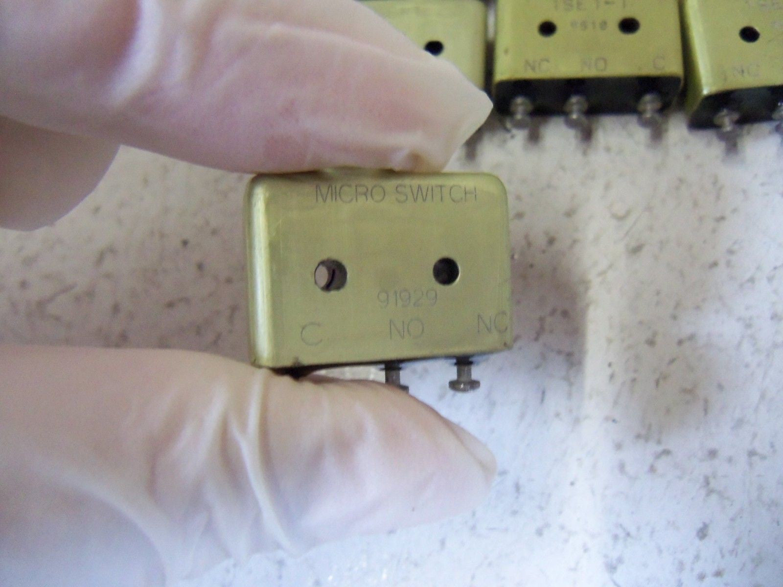 LOT OF 10 MICROSWITCH BASIC SWITCH 1SE1-T *USED*