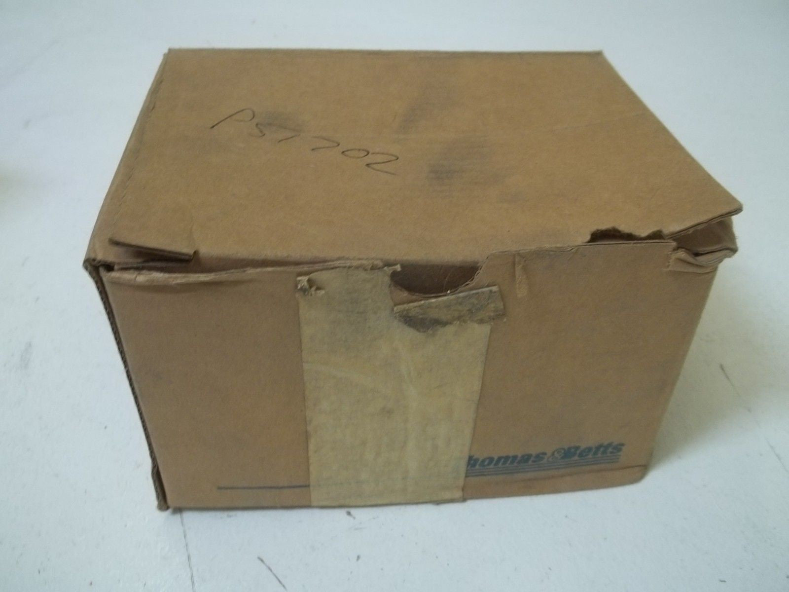 LOT OF 10 THOMAS & BETTS 1215-TB 1-1/2" PIPE STRAP *NEW IN BOX*
