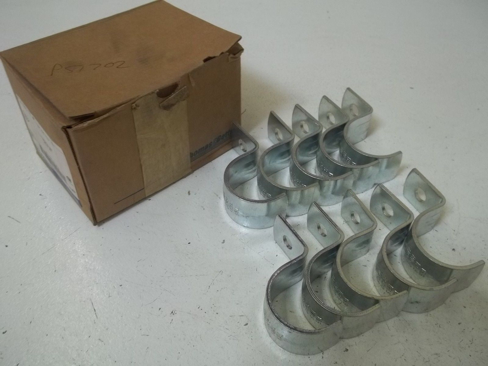 LOT OF 10 THOMAS & BETTS 1215-TB 1-1/2" PIPE STRAP *NEW IN BOX*