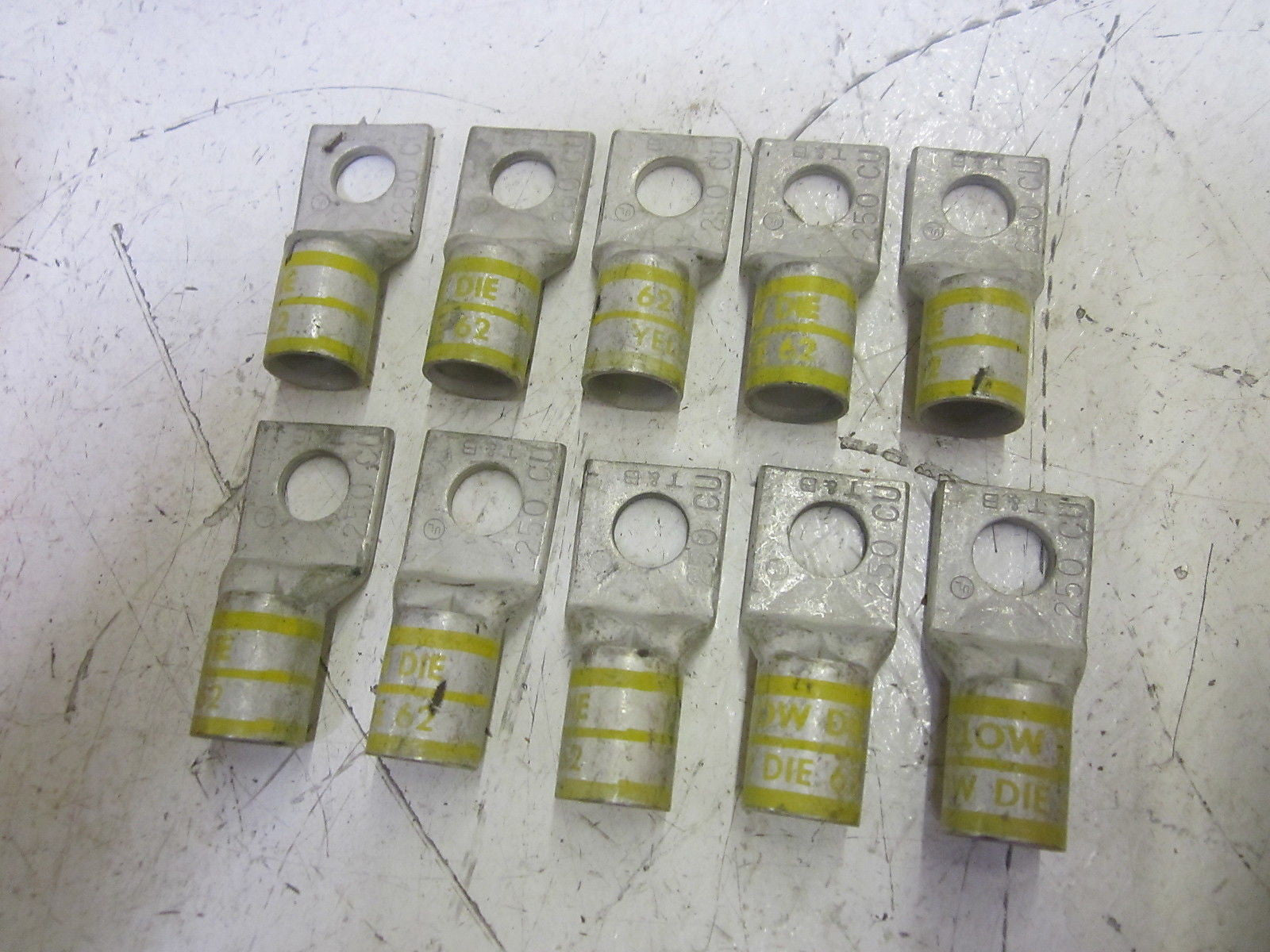 LOT OF 10 THOMAS & BETTS 54113 COMPRESSION CONNECTORS 1/2" BOLT *NEW IN BOX*