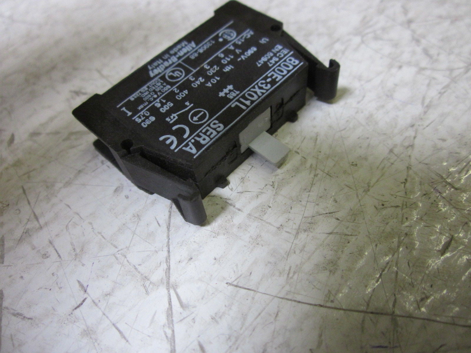 LOT OF 11  ALLEN BRADLEY 800E-3X01L SER.A LATCH MOUNT CONTACT BLOCK  *USED*