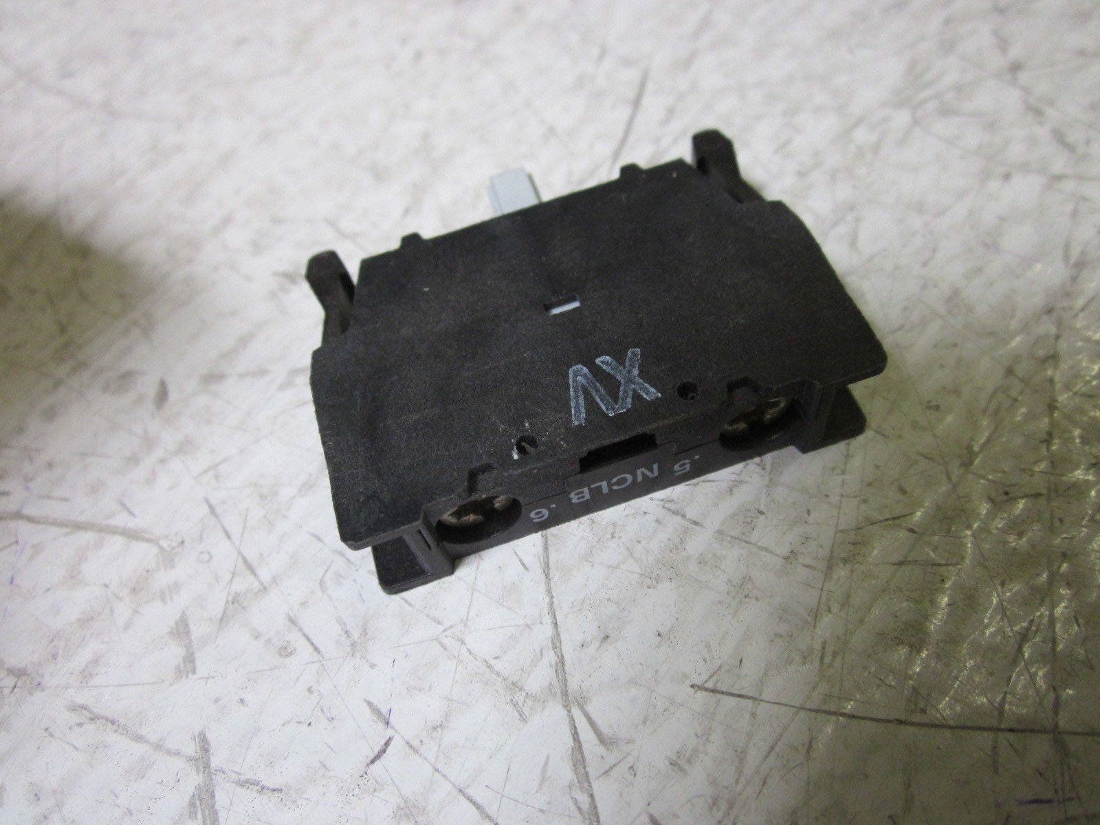 LOT OF 11  ALLEN BRADLEY 800E-3X01L SER.A LATCH MOUNT CONTACT BLOCK  *USED*