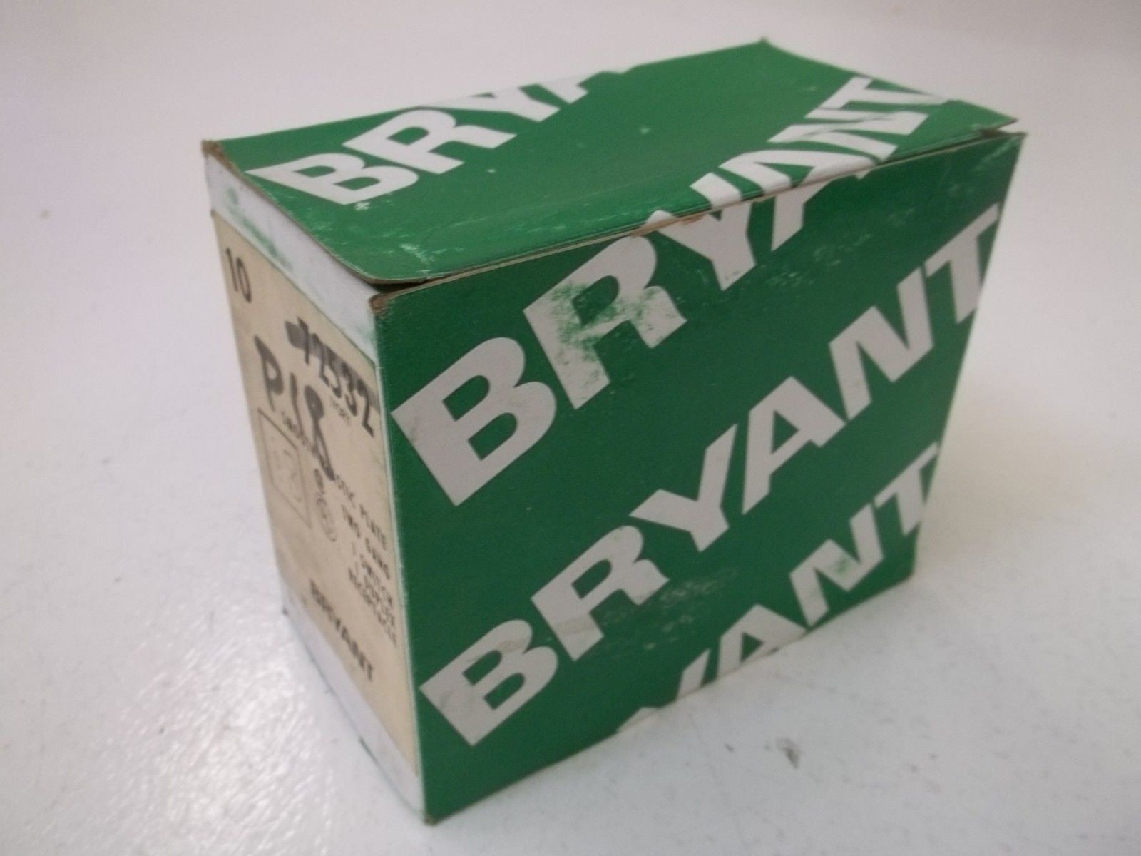 LOT OF 11 BRYANT 72532 TWO GANG 1 SWITCH,1 DUPLEX RECEPTACLE *NEW IN BOX*